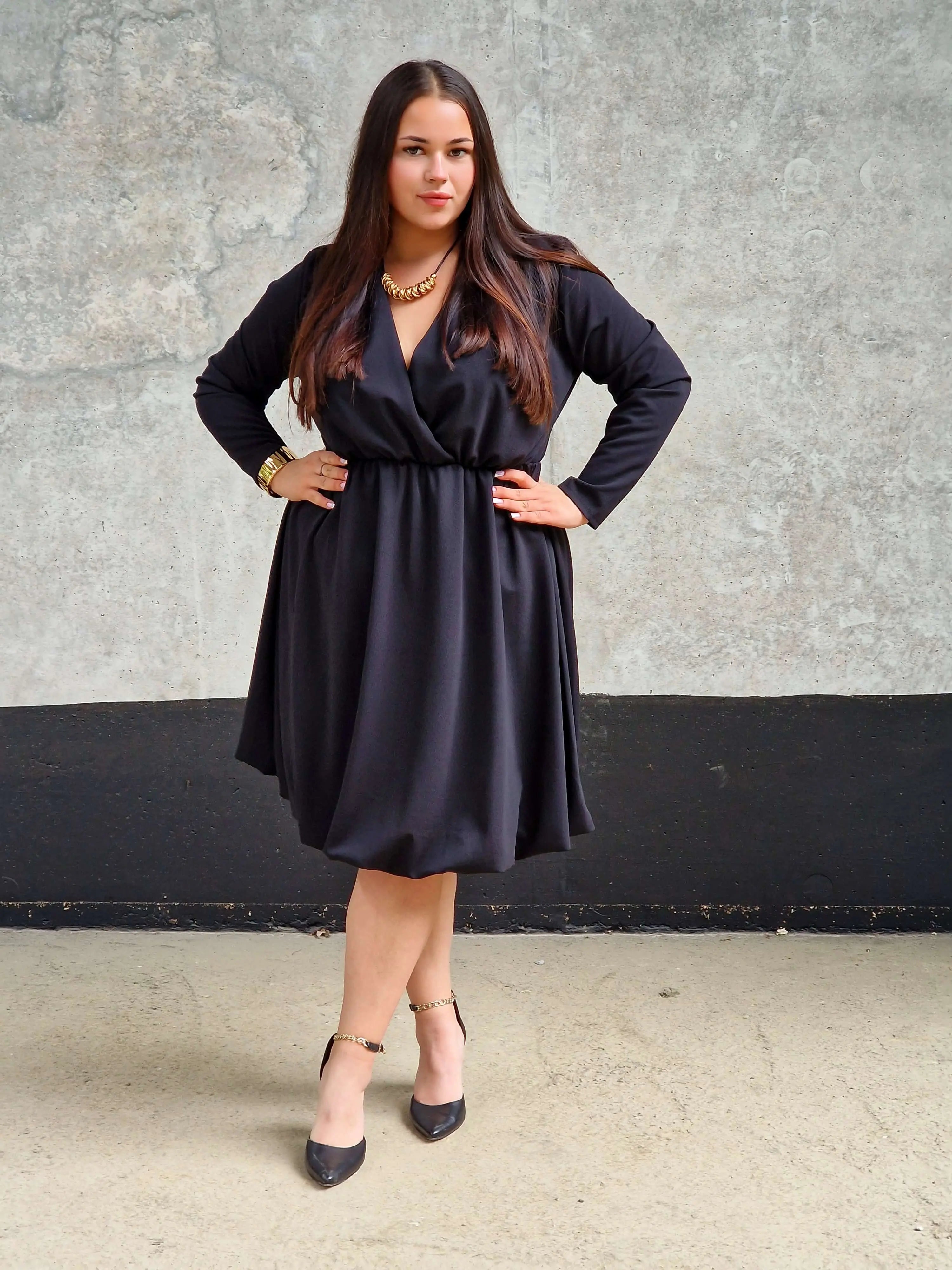 Sukienka kopertowa z efektem bombki- moda Plus Size Stylowa XL