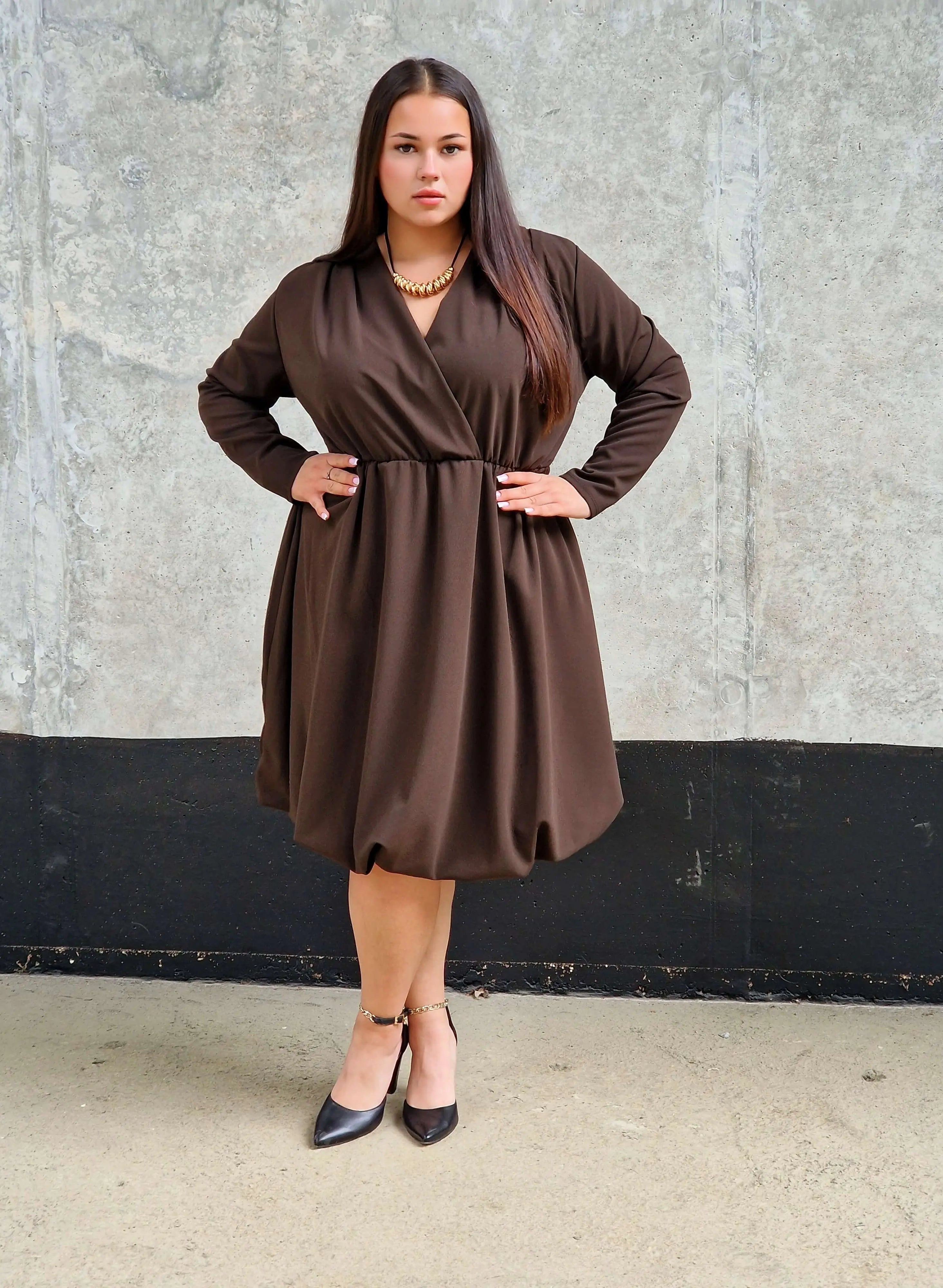 Sukienka kopertowa z efektem bombki- moda Plus Size Stylowa XL