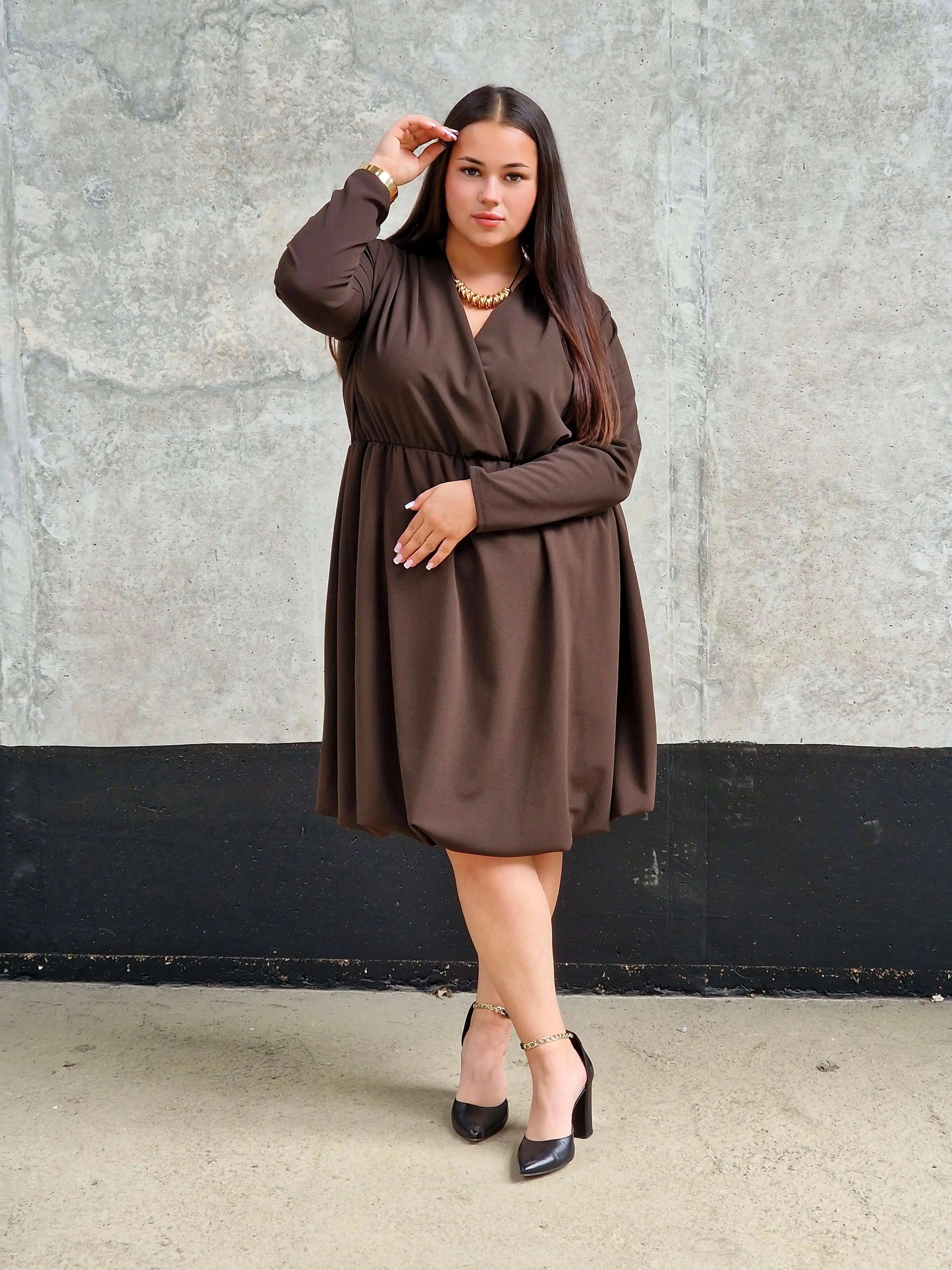 Sukienka kopertowa z efektem bombki- moda Plus Size Stylowa XL