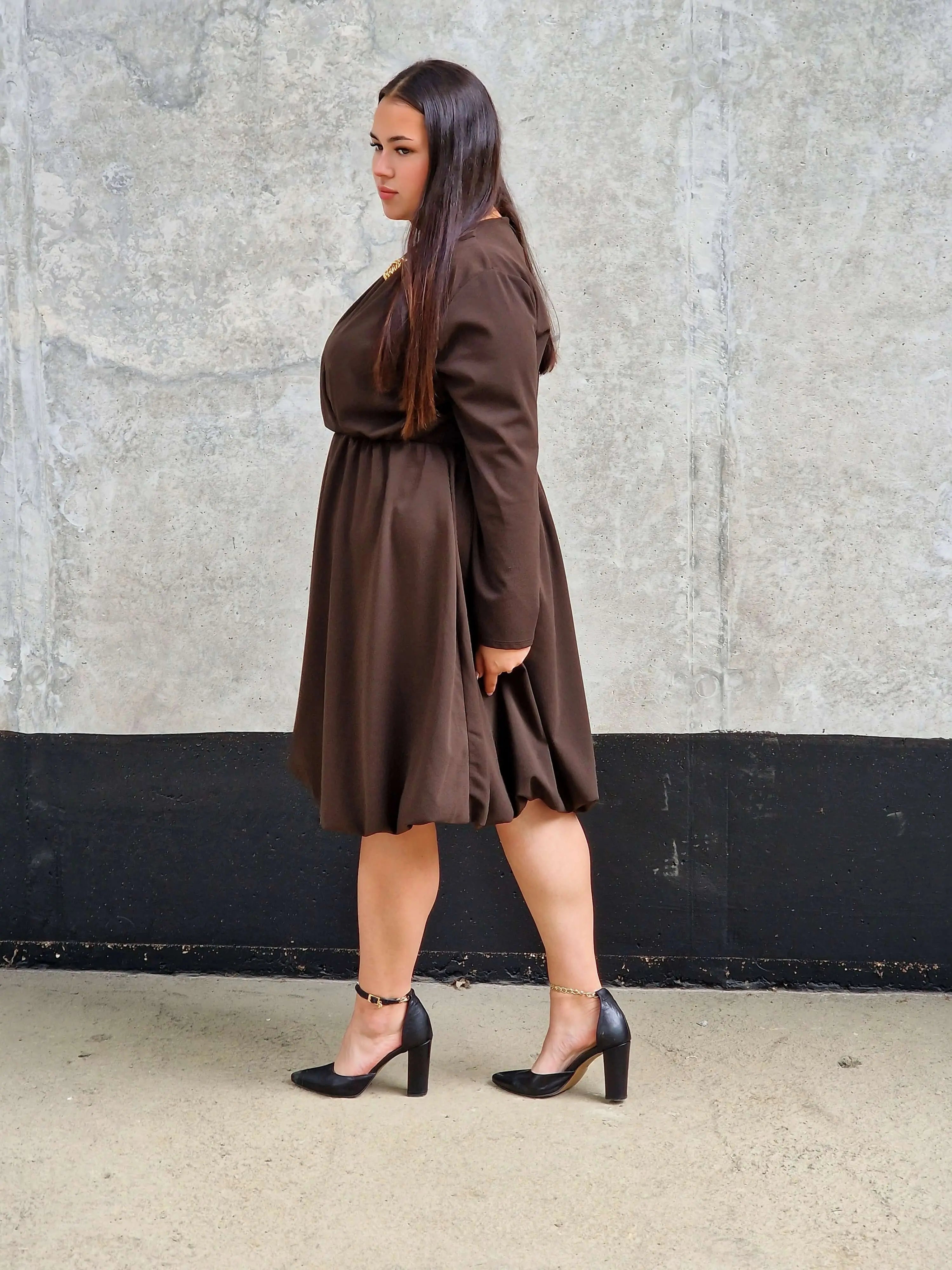 Sukienka kopertowa z efektem bombki- moda Plus Size Stylowa XL