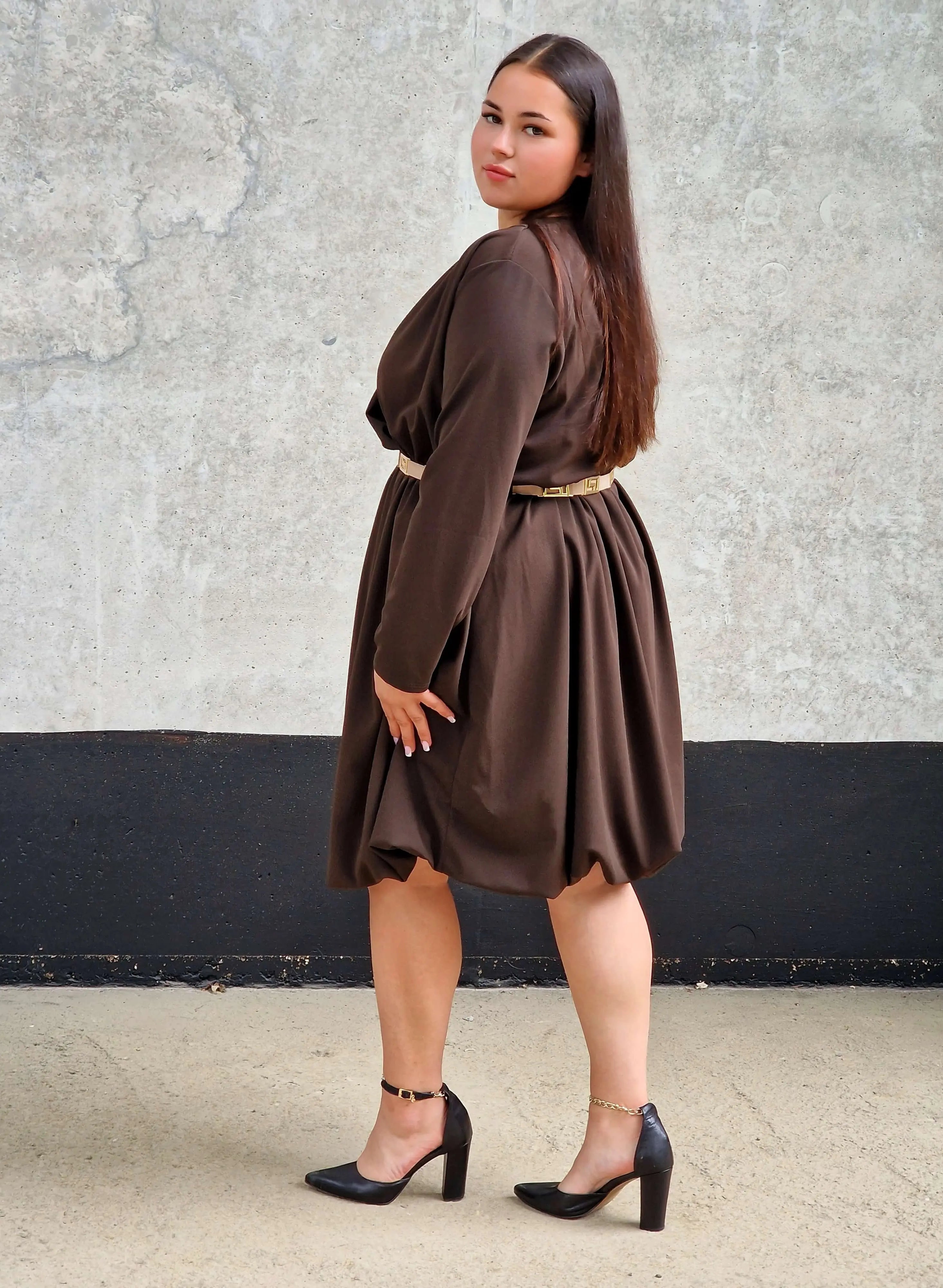 Sukienka kopertowa z efektem bombki- moda Plus Size Stylowa XL