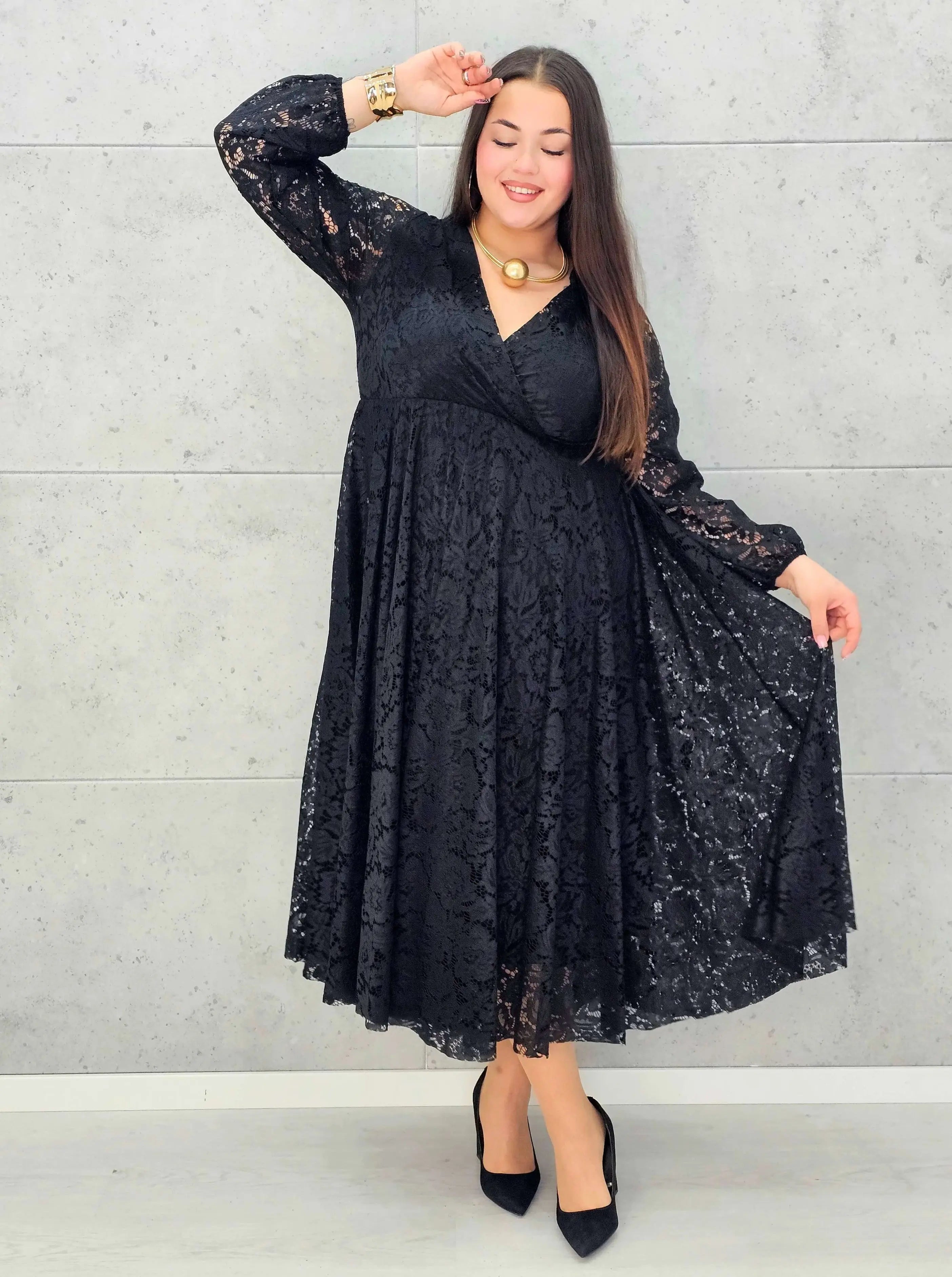 Sukienka koronkowa plus size z kopertowym dekoltem – elegancka midi Stylowa XL - Stylowa XL