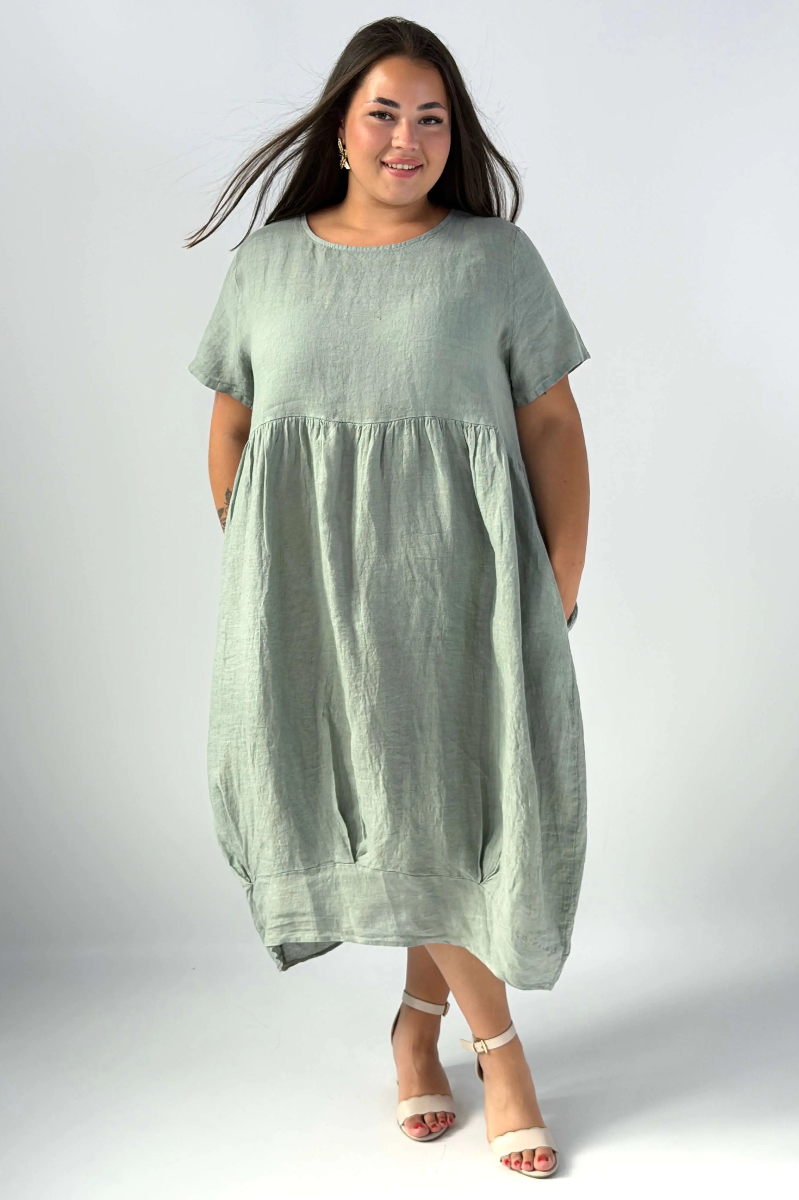 Sukienka lniana plus size z kieszeniami – lekka i wygodna propozycja na co dzień Stylowa XL