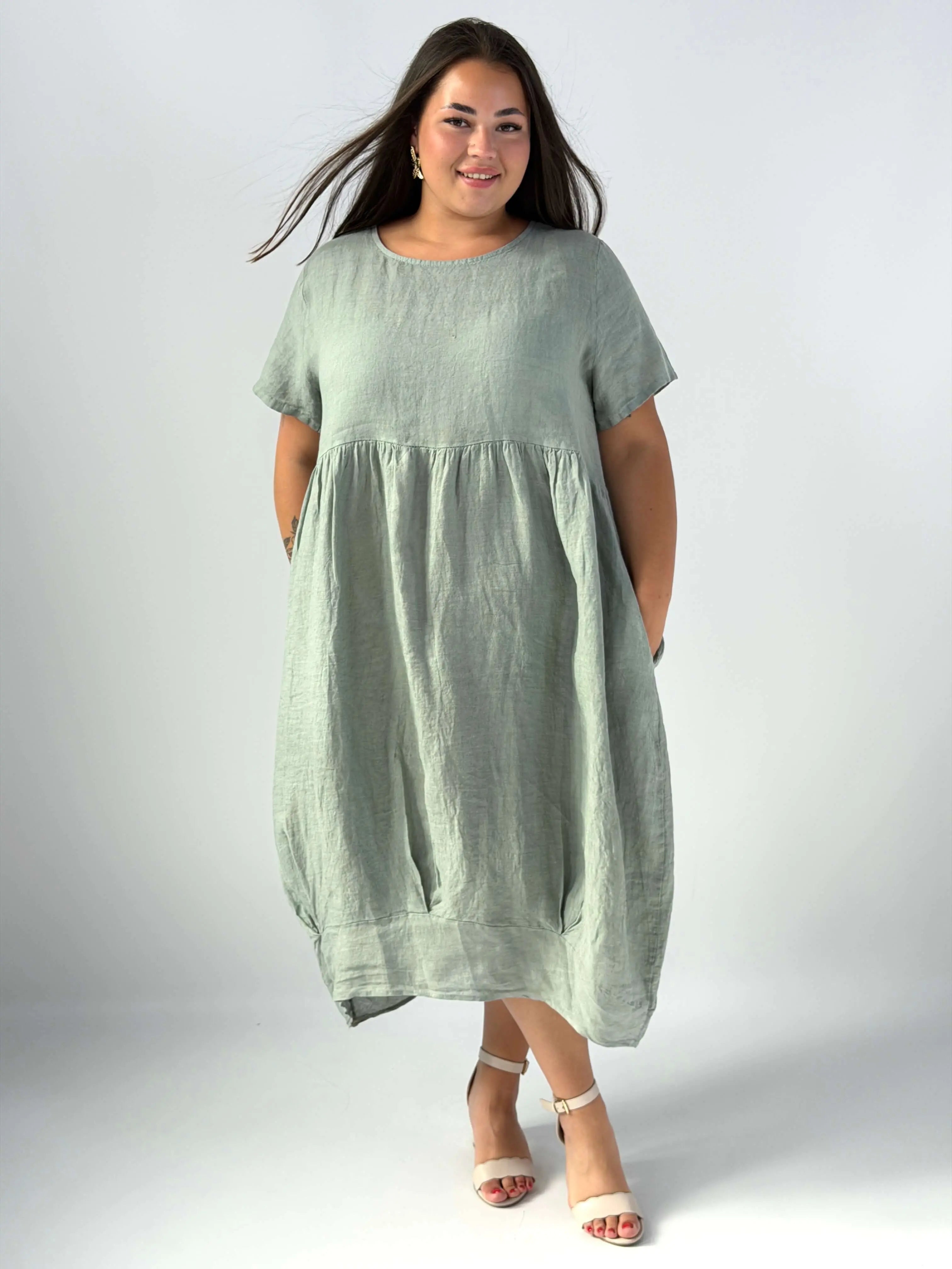 Sukienka lniana plus size z kieszeniami – lekka i wygodna propozycja na co dzień Stylowa XL