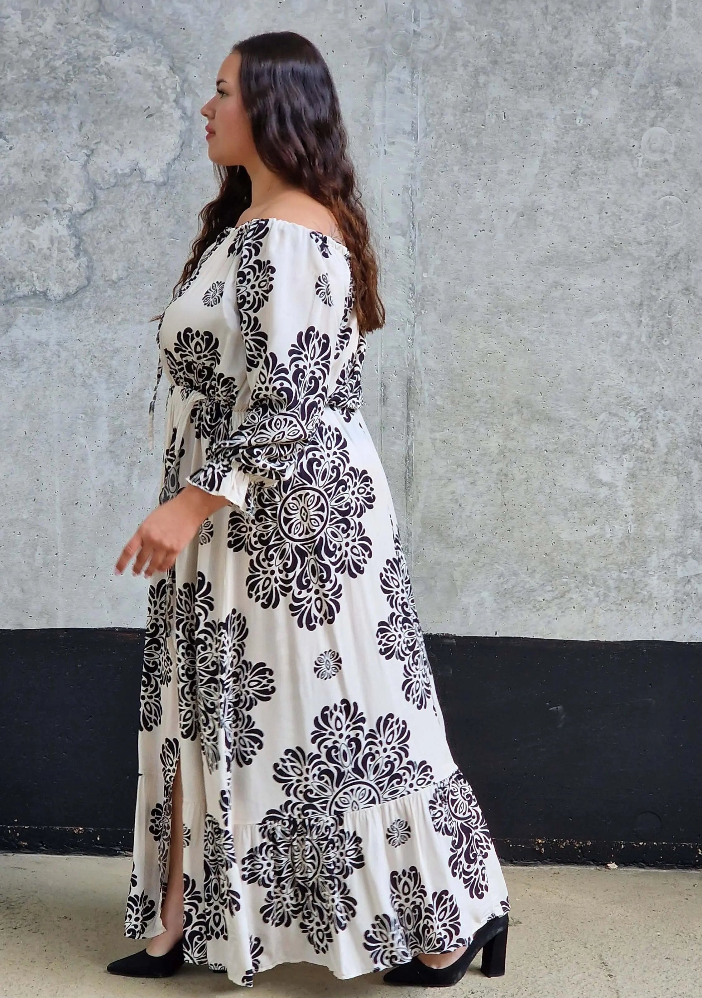 Sukienka maxi hiszpanka z rozcięciem Stylowa XL