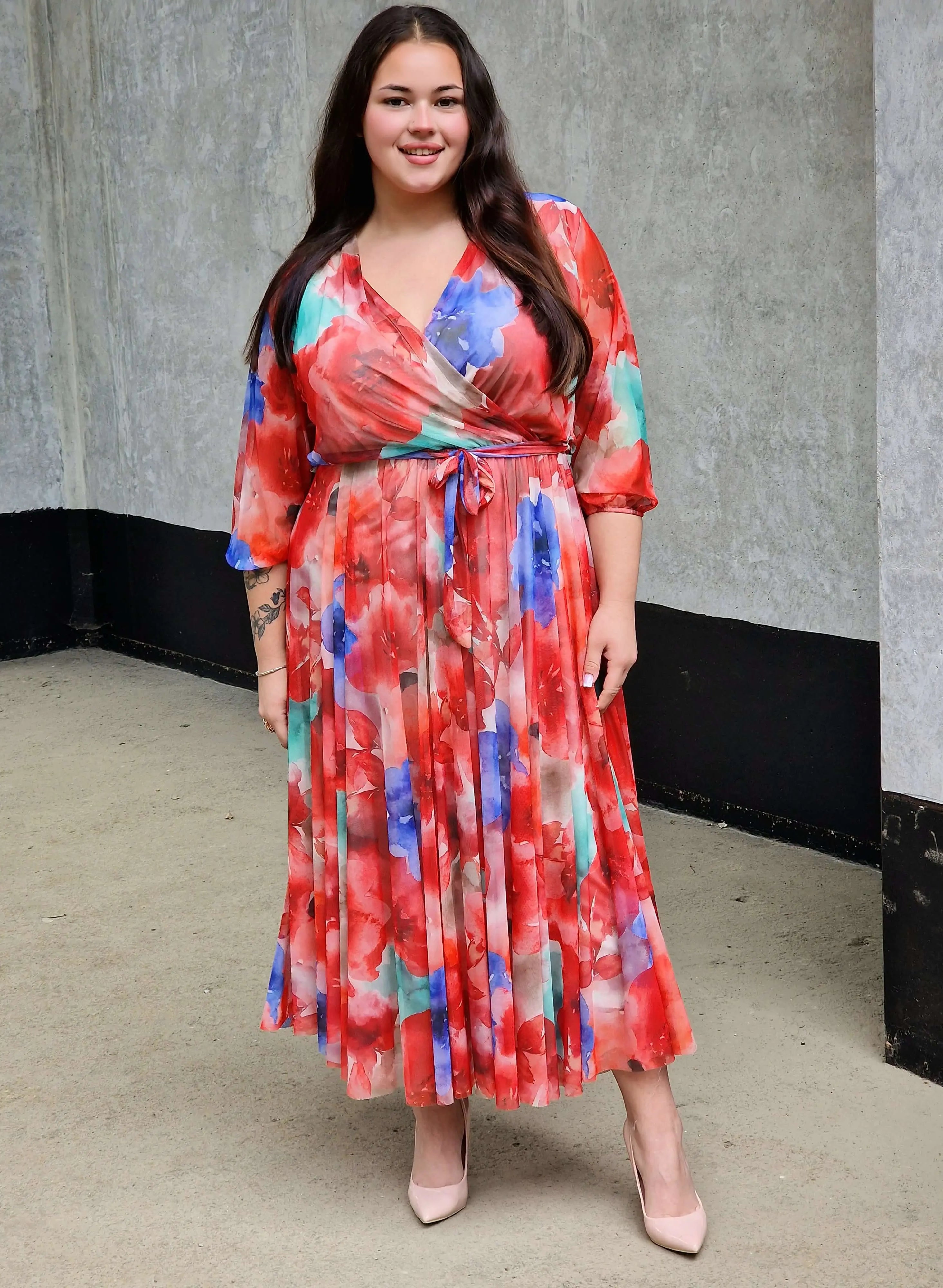 Sukienka maxi plus size – elegancka, zwiewna i kobieca sukienka XXL na każdą okazję Stylowa XL