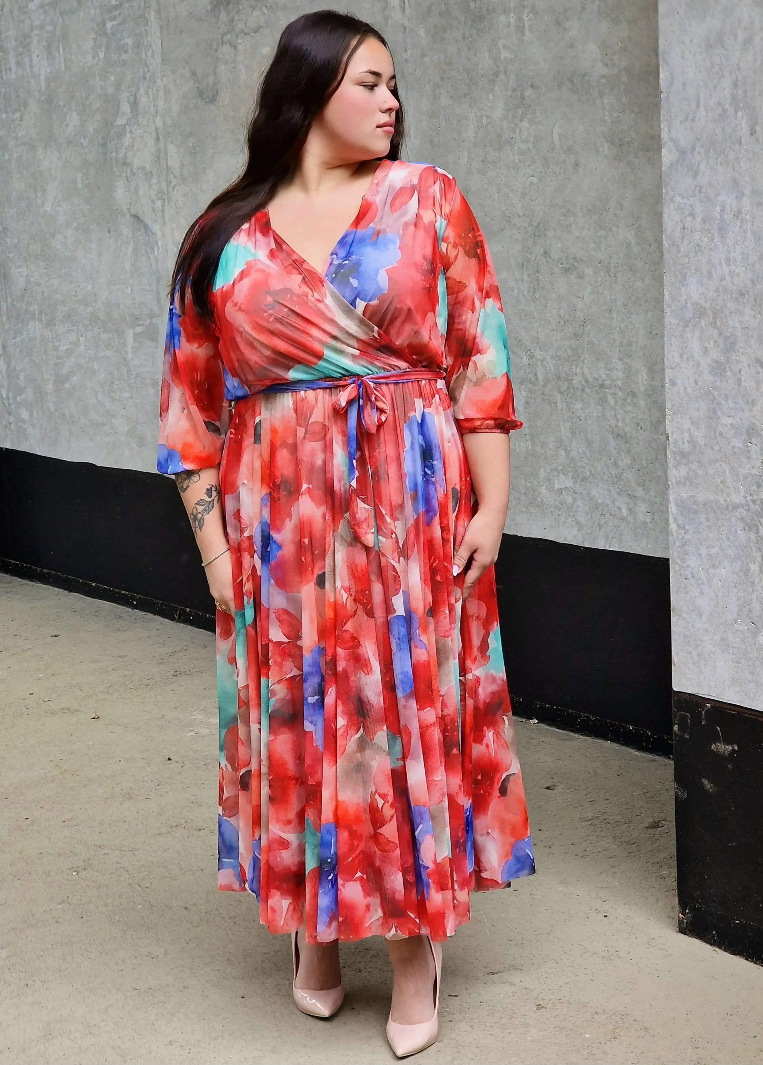 Sukienka maxi plus size – elegancka, zwiewna i kobieca sukienka XXL na każdą okazję Stylowa XL