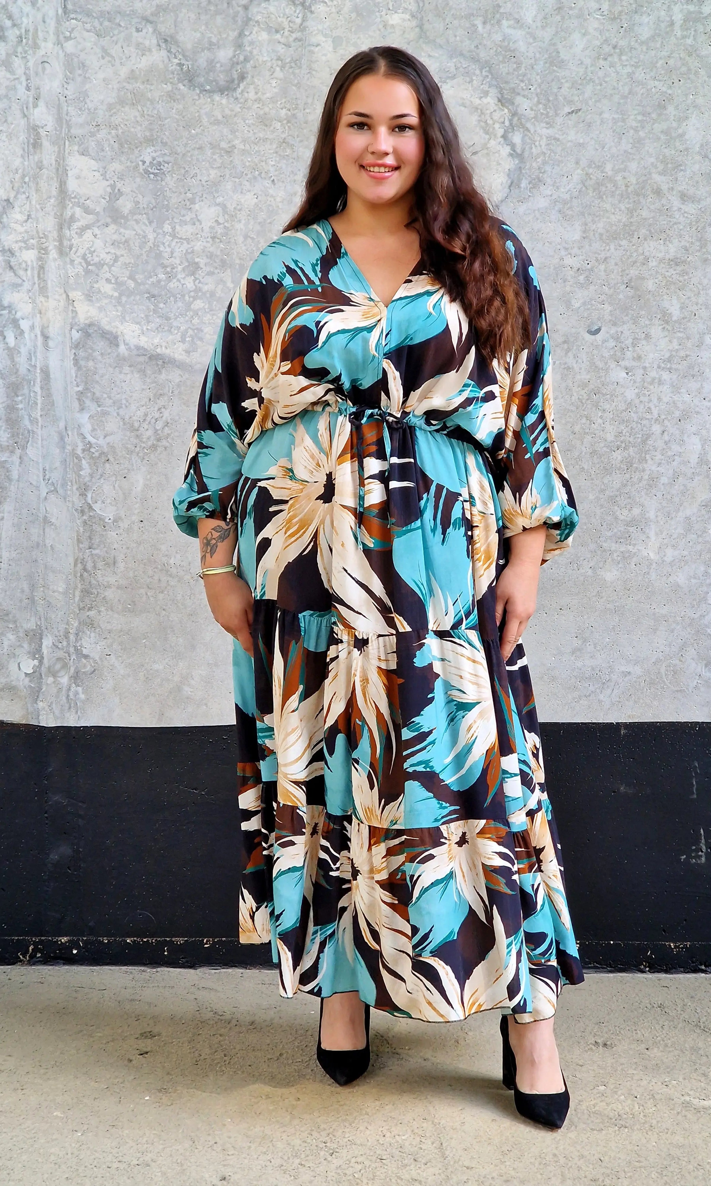 Sukienka maxi plus size w kwiatowy wzór-wygodna i kobieca Stylowa XL