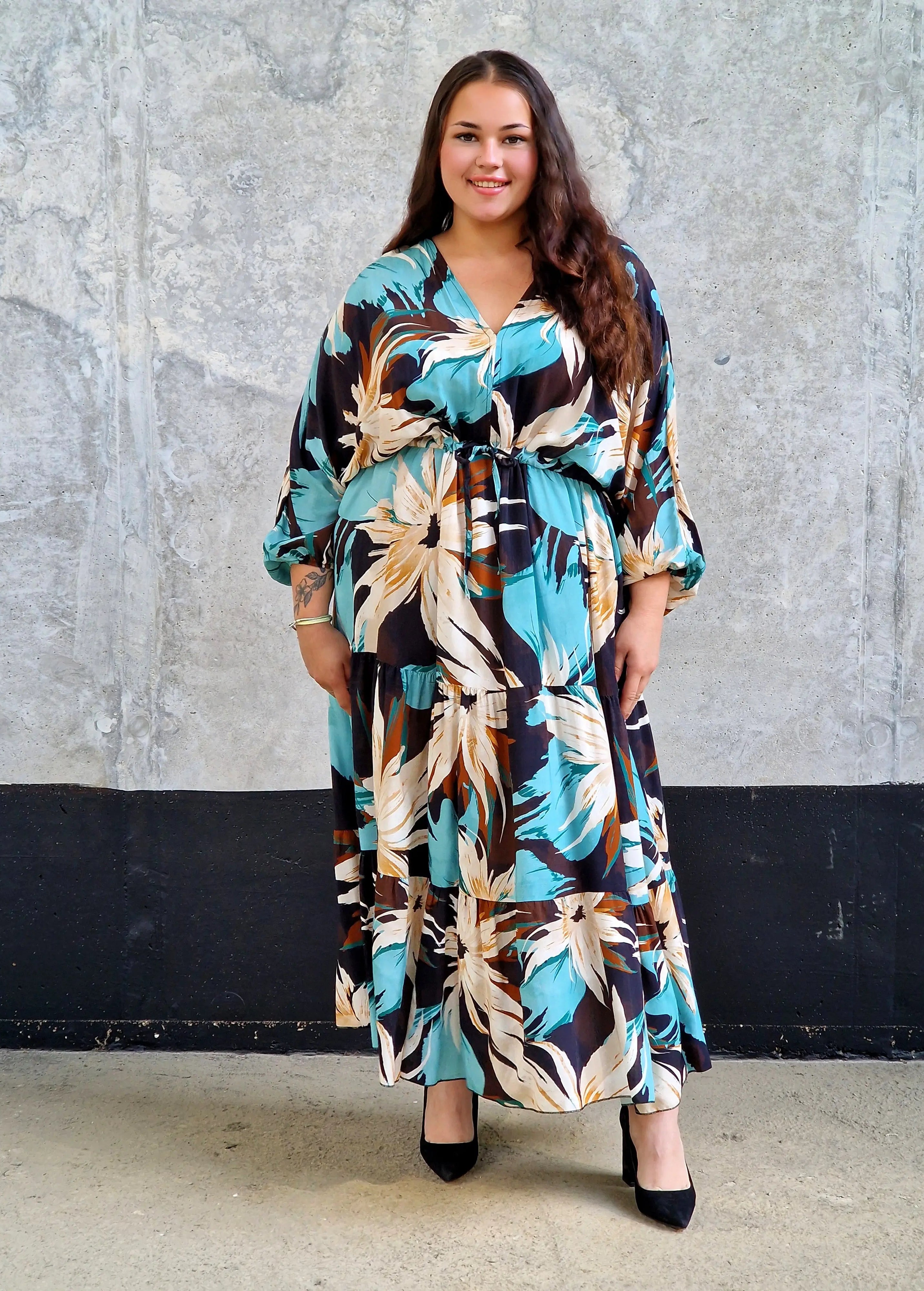 Sukienka maxi plus size w kwiatowy wzór-wygodna i kobieca Stylowa XL