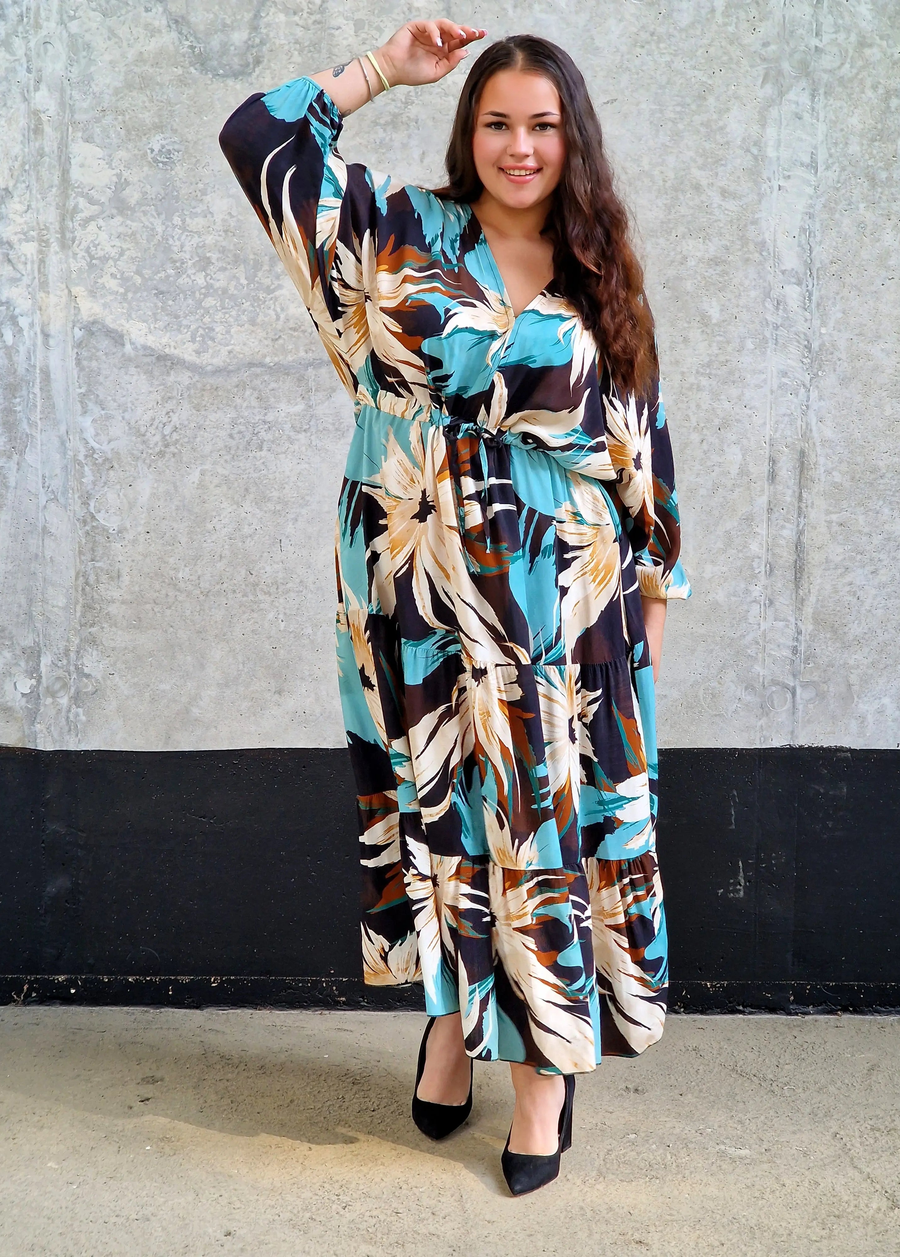 Sukienka maxi plus size w kwiatowy wzór-wygodna i kobieca Stylowa XL