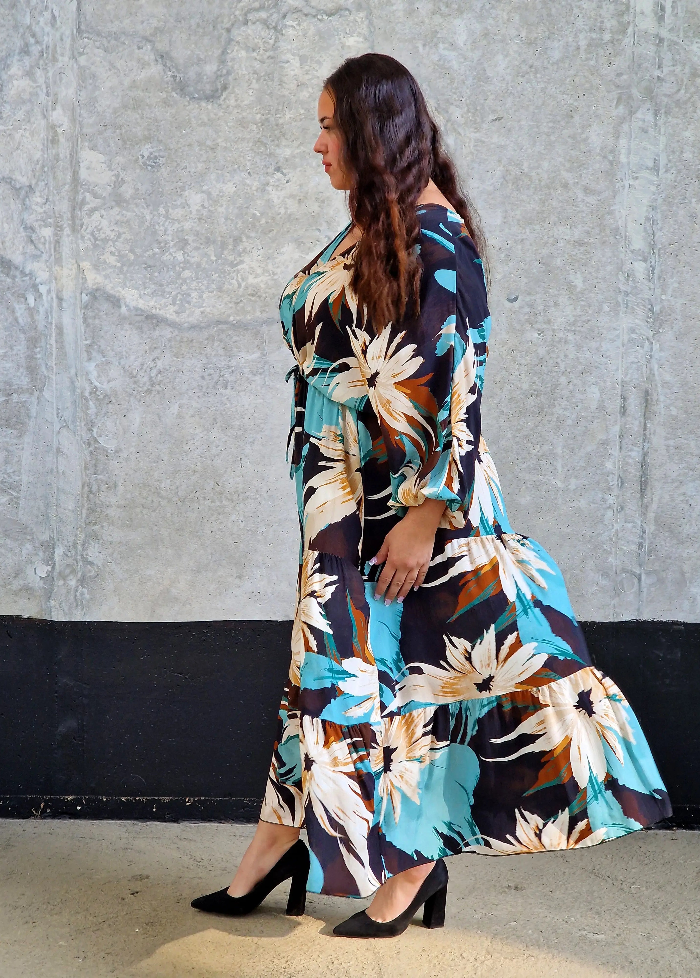 Sukienka maxi plus size w kwiatowy wzór-wygodna i kobieca Stylowa XL