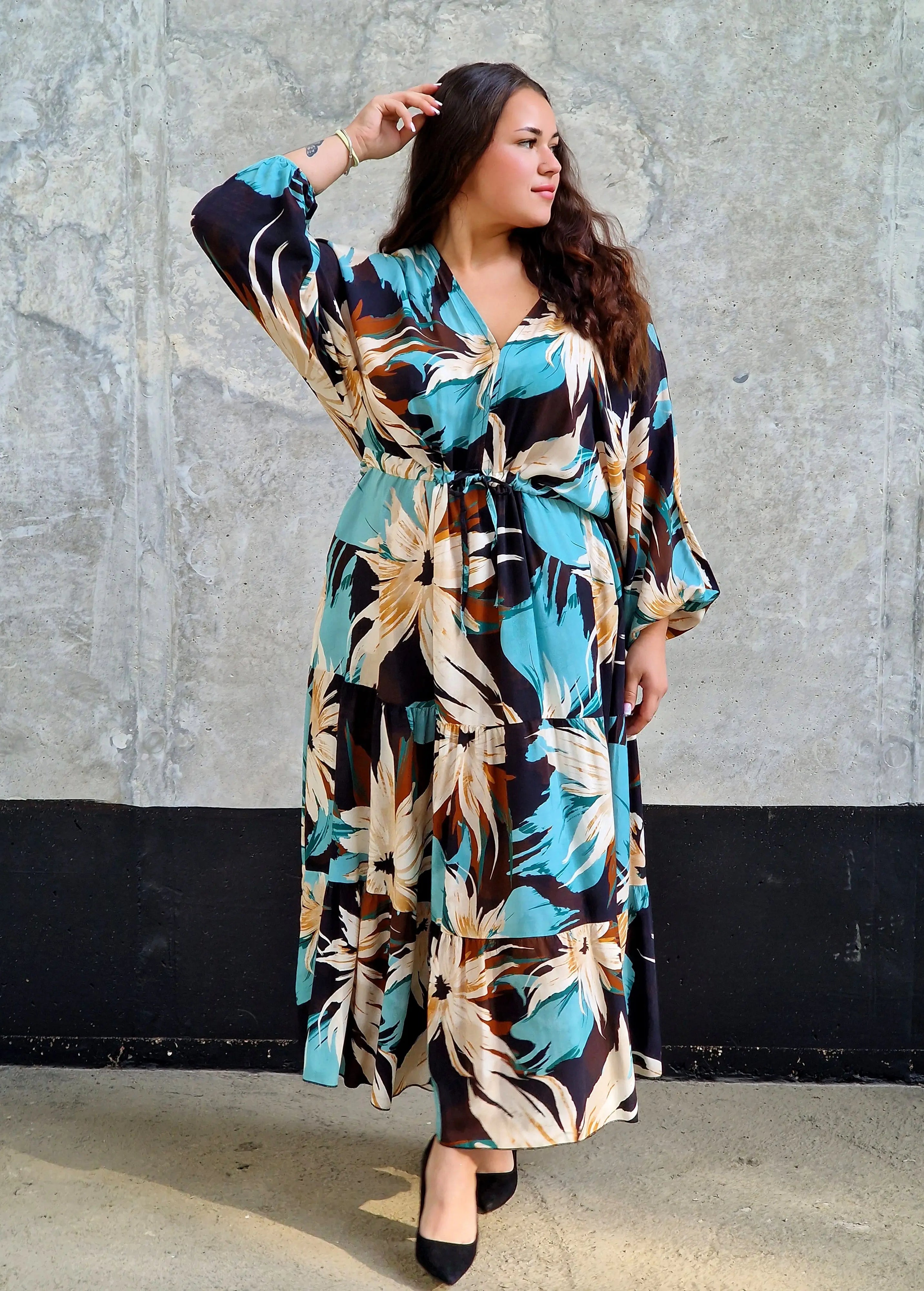 Sukienka maxi plus size w kwiatowy wzór-wygodna i kobieca Stylowa XL