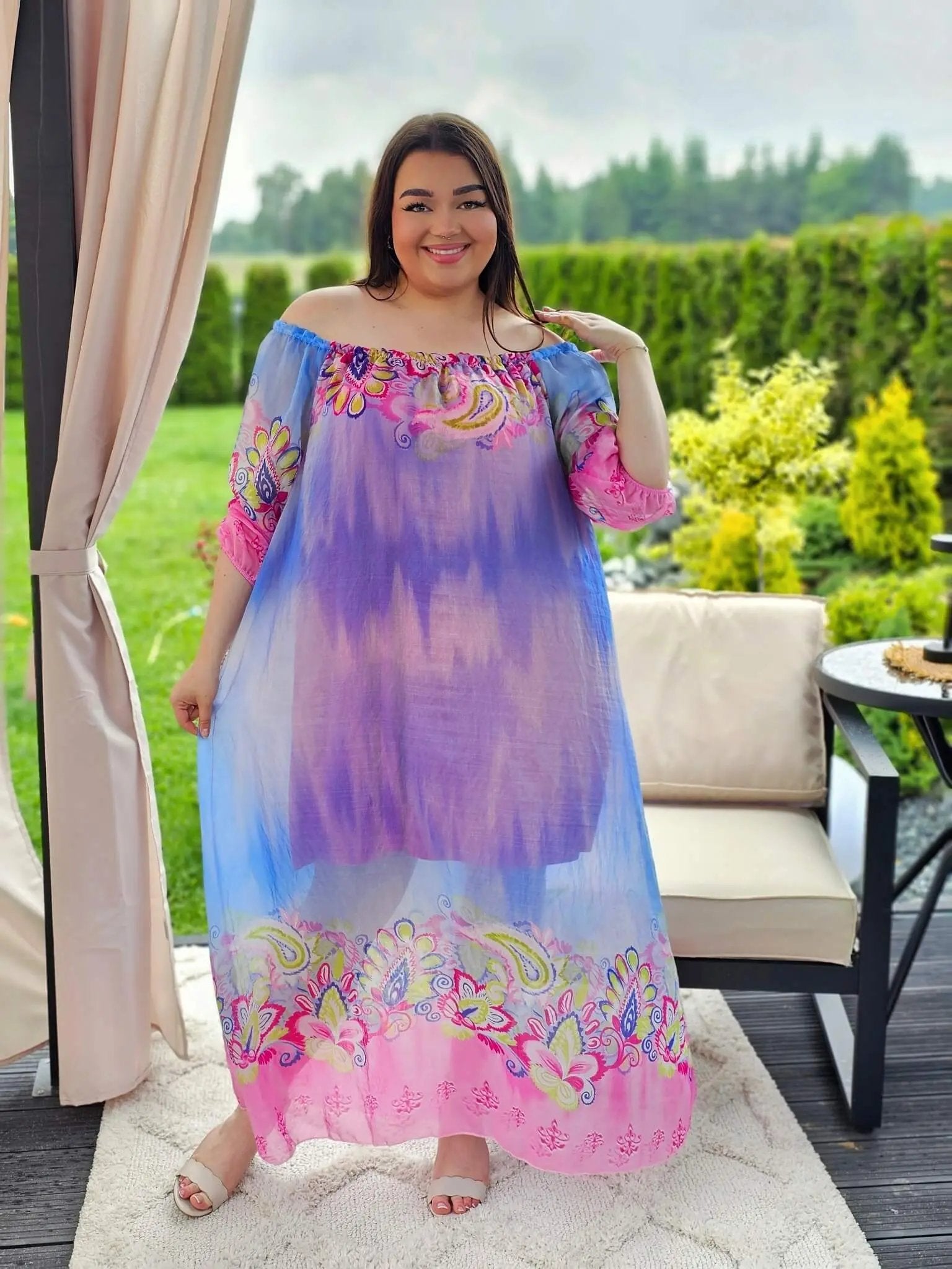 Sukienka maxi z artystycznym wzorem Stylowa XL