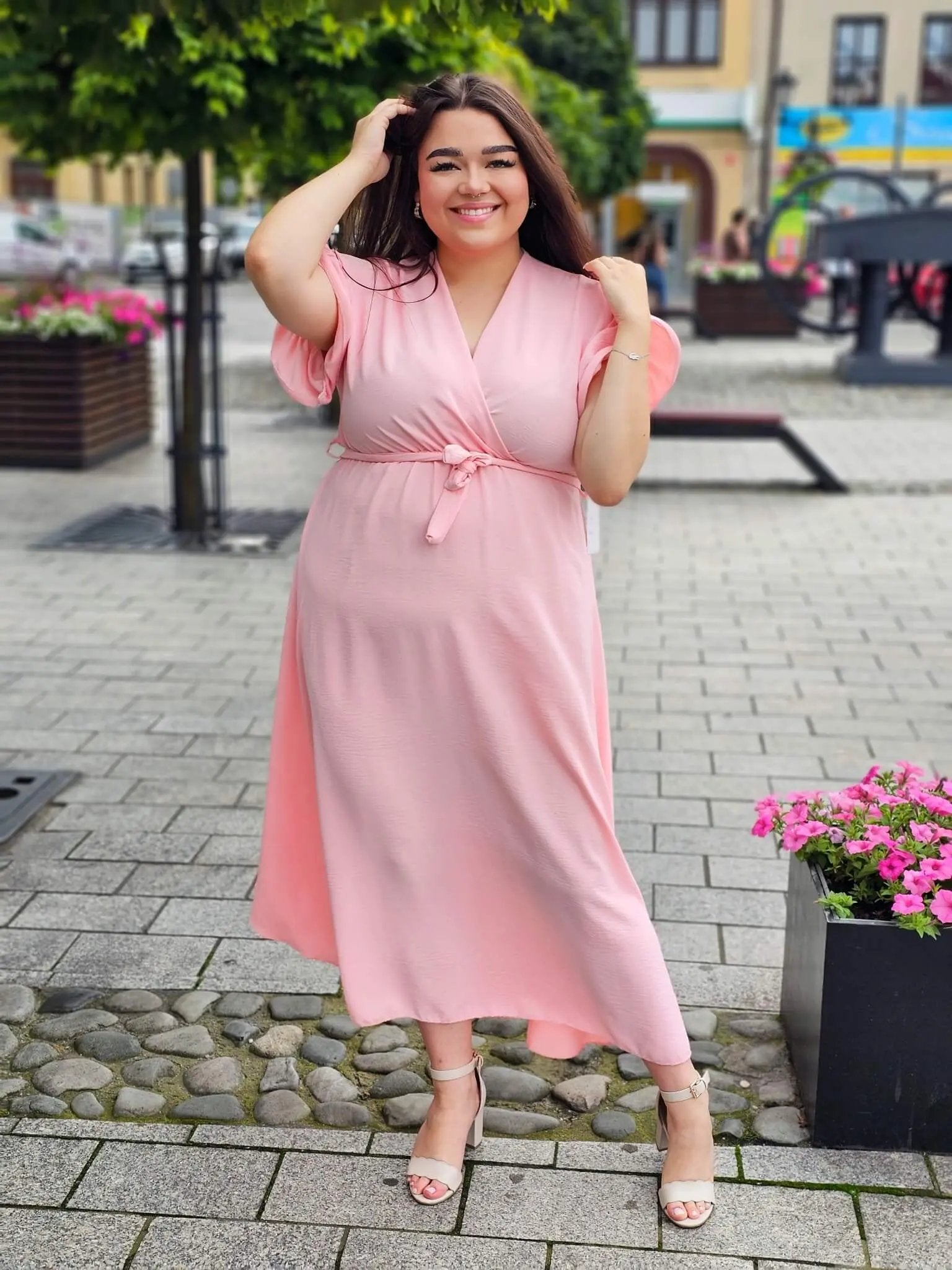 Sukienka maxi z falbankowym rękawkiem Stylowa XL