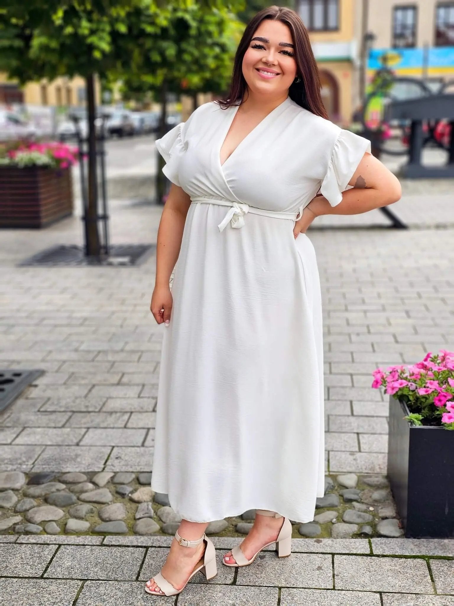 Sukienka maxi z falbankowym rękawkiem Stylowa XL