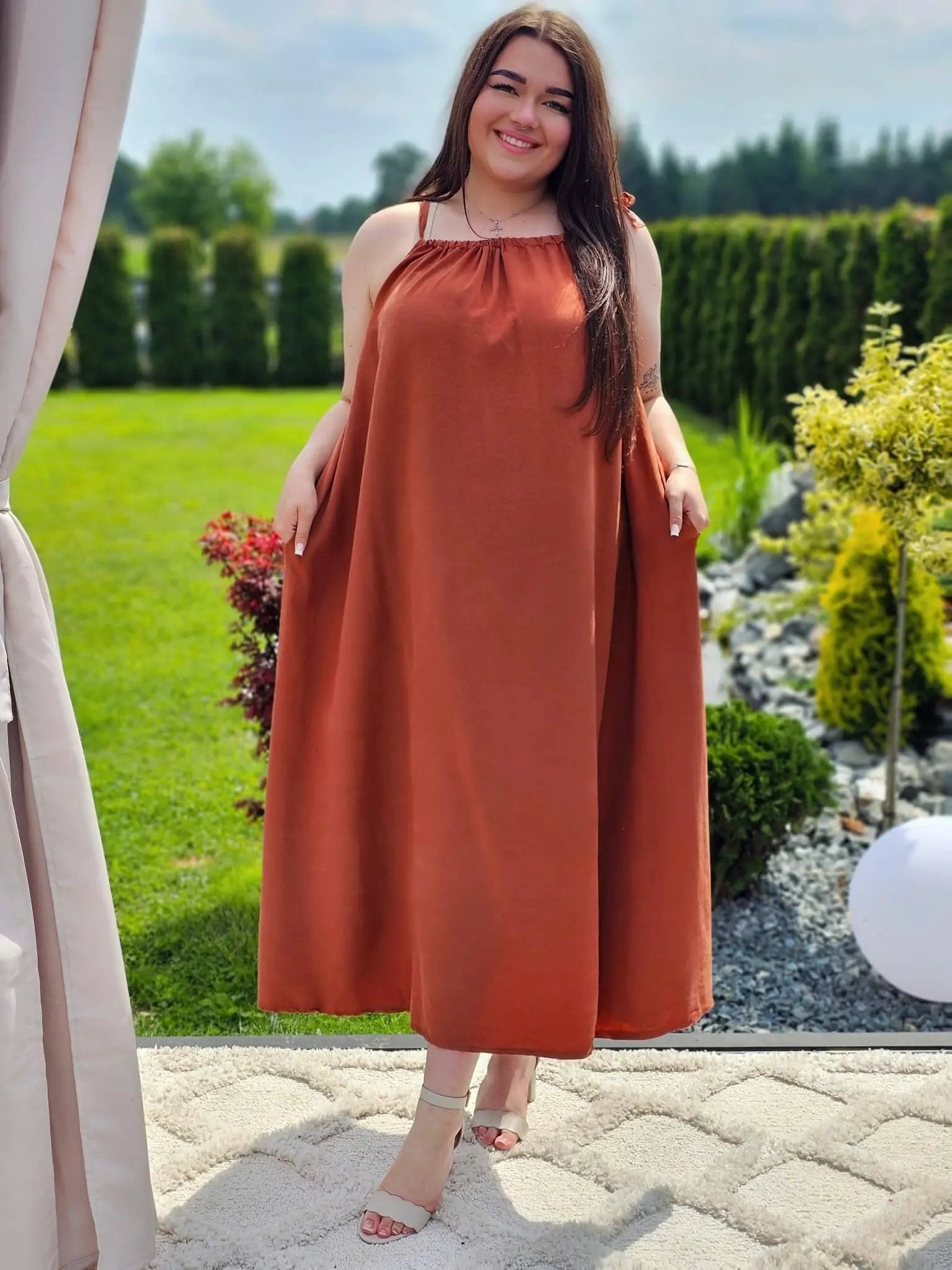 Sukienka maxi z wiązaniem na ramionach Stylowa XL