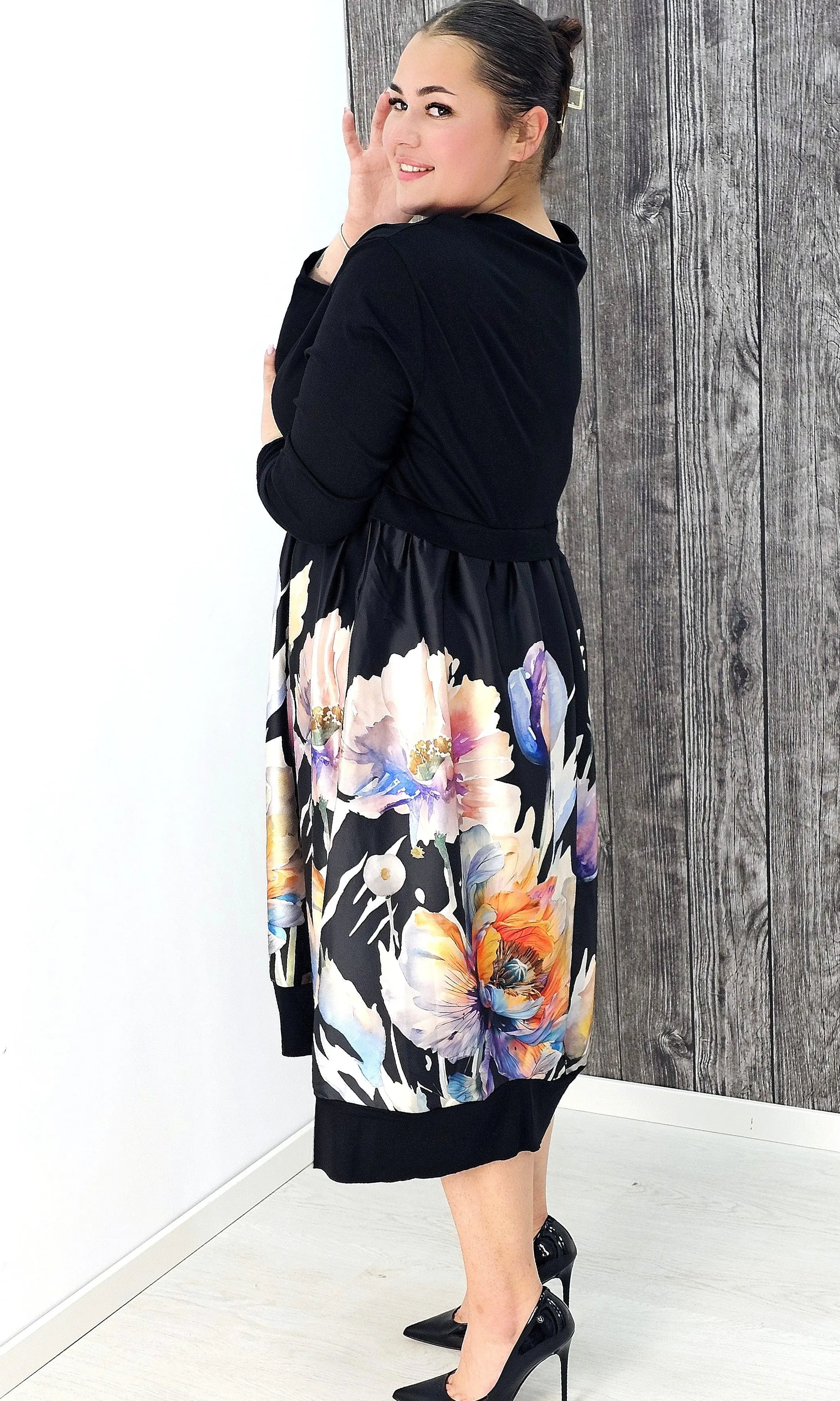 Sukienka midi plus size – elegancja, komfort i kobiecy styl w jednym Stylowa XL