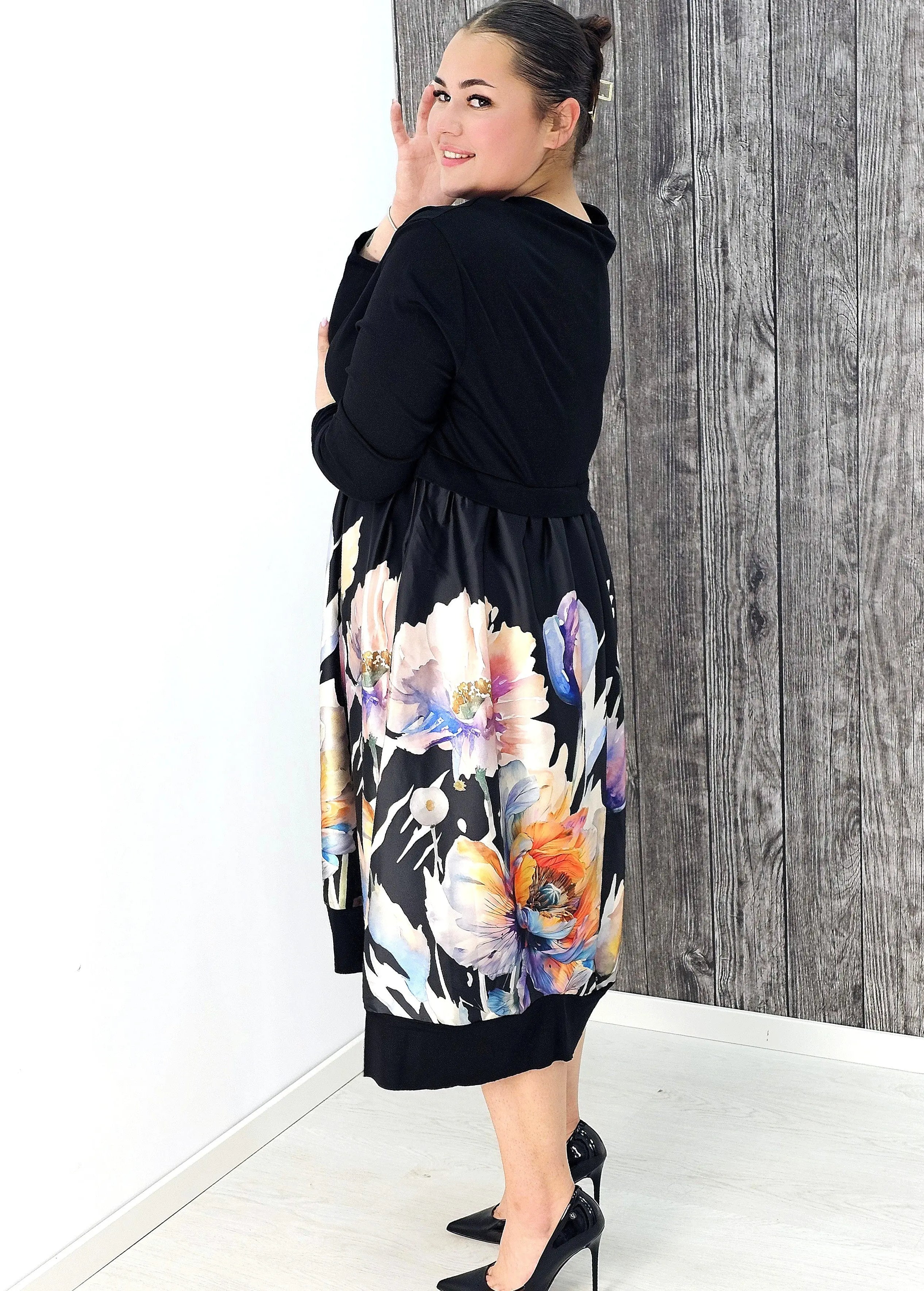 Sukienka midi plus size – elegancja, komfort i kobiecy styl w jednym Stylowa XL