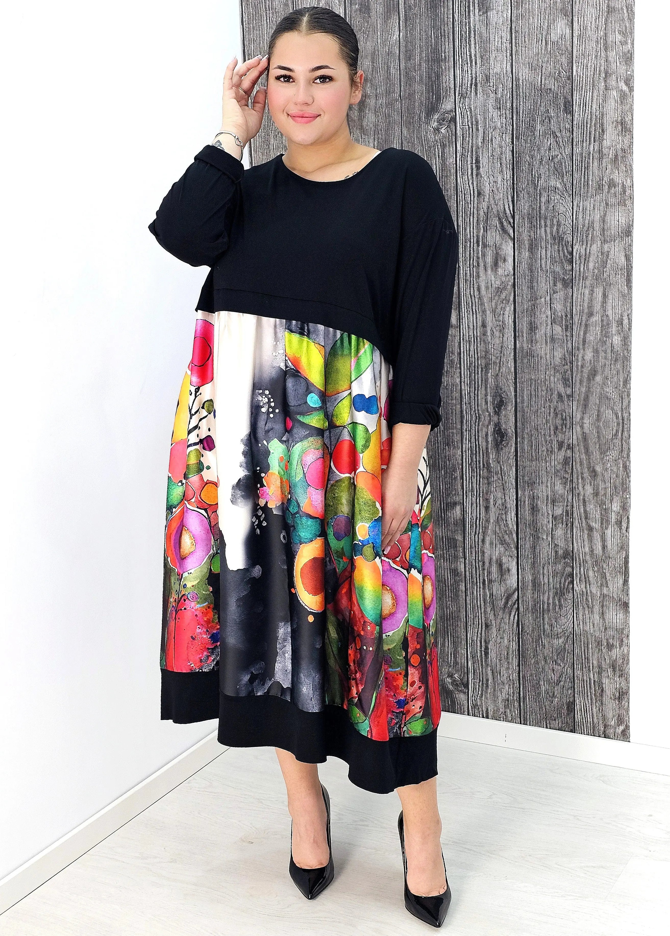 Sukienka midi plus size – elegancka długość i kobiecy krój dla każdej sylwetki Stylowa XL