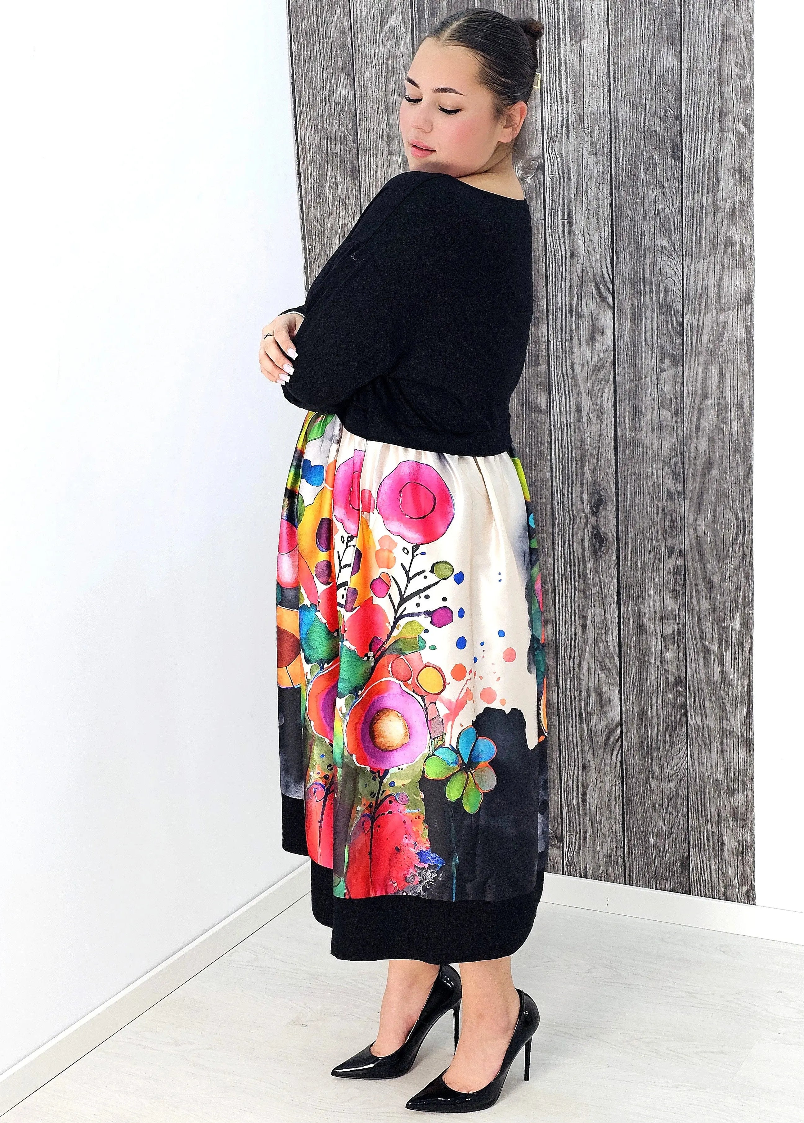 Sukienka midi plus size – elegancka długość i kobiecy krój dla każdej sylwetki Stylowa XL