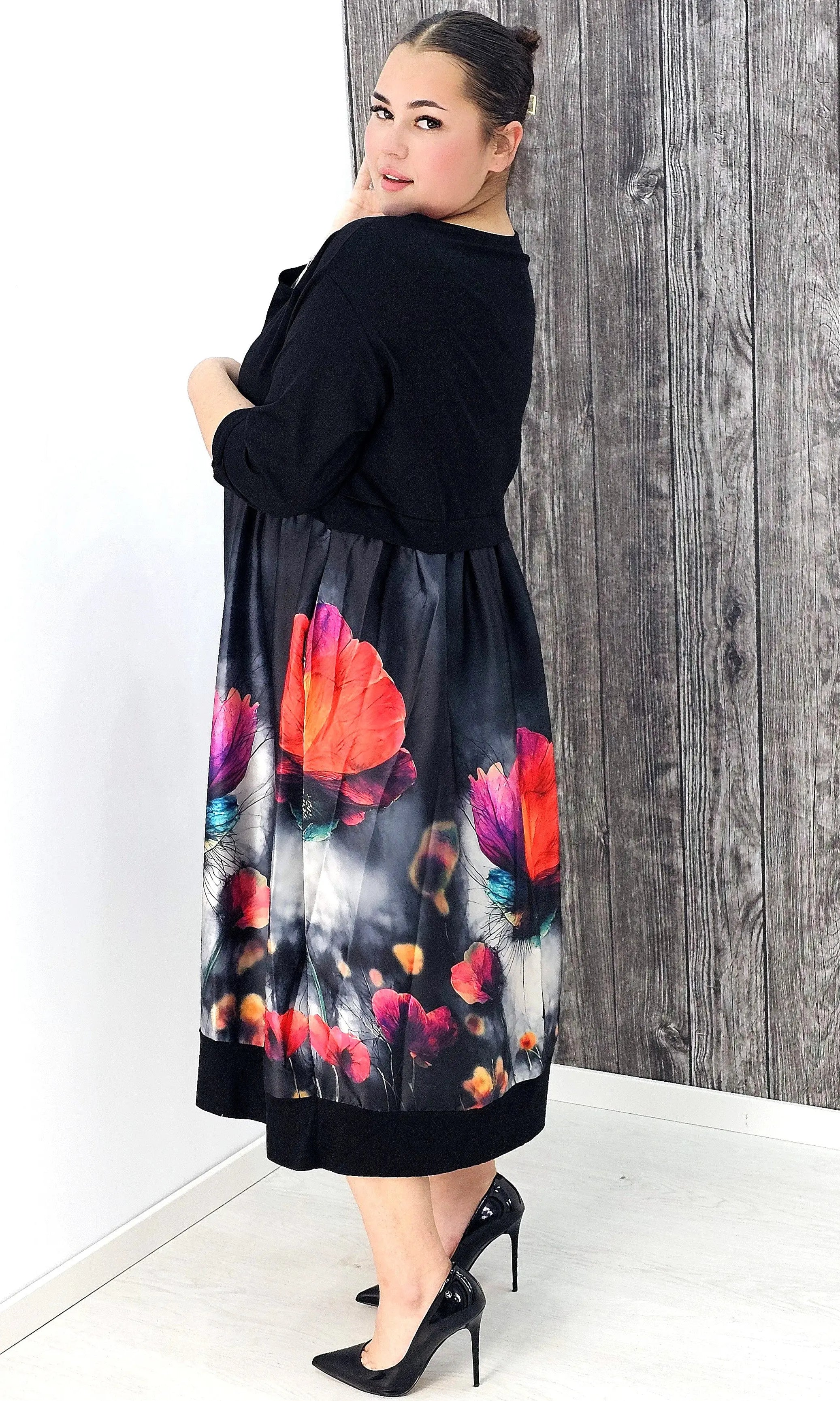 Sukienka midi plus size – elegancka, kobieca i zawsze modna Stylowa XL