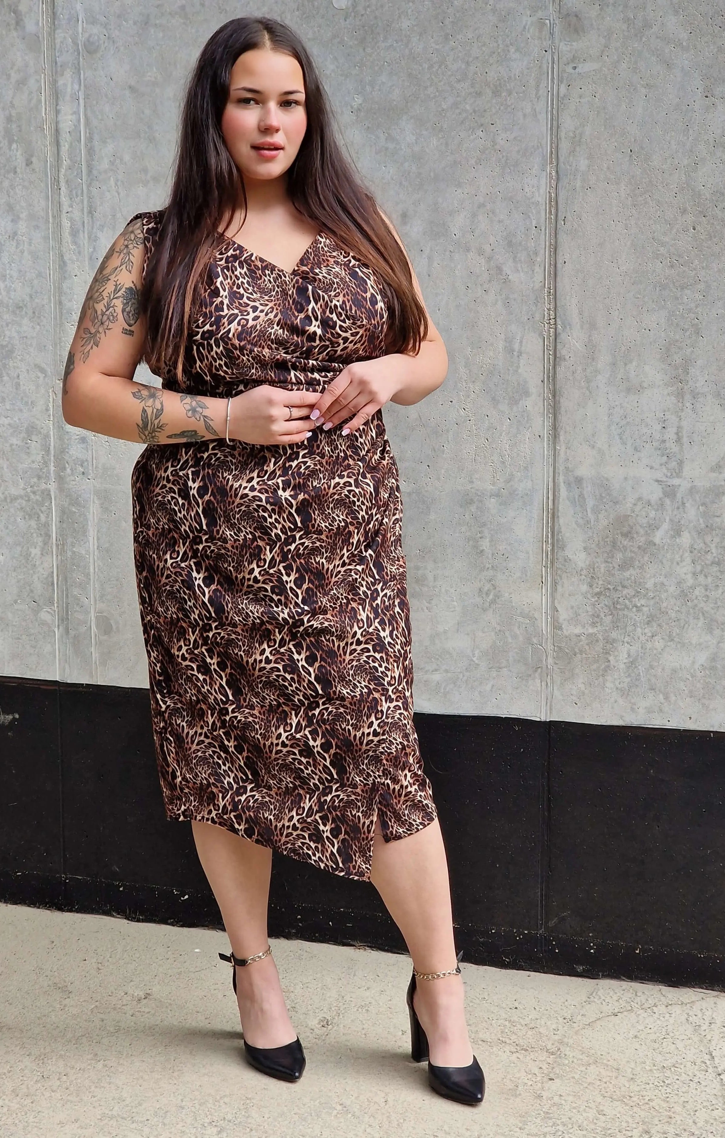 Sukienka midi w zwierzęce wzory Stylowa XL