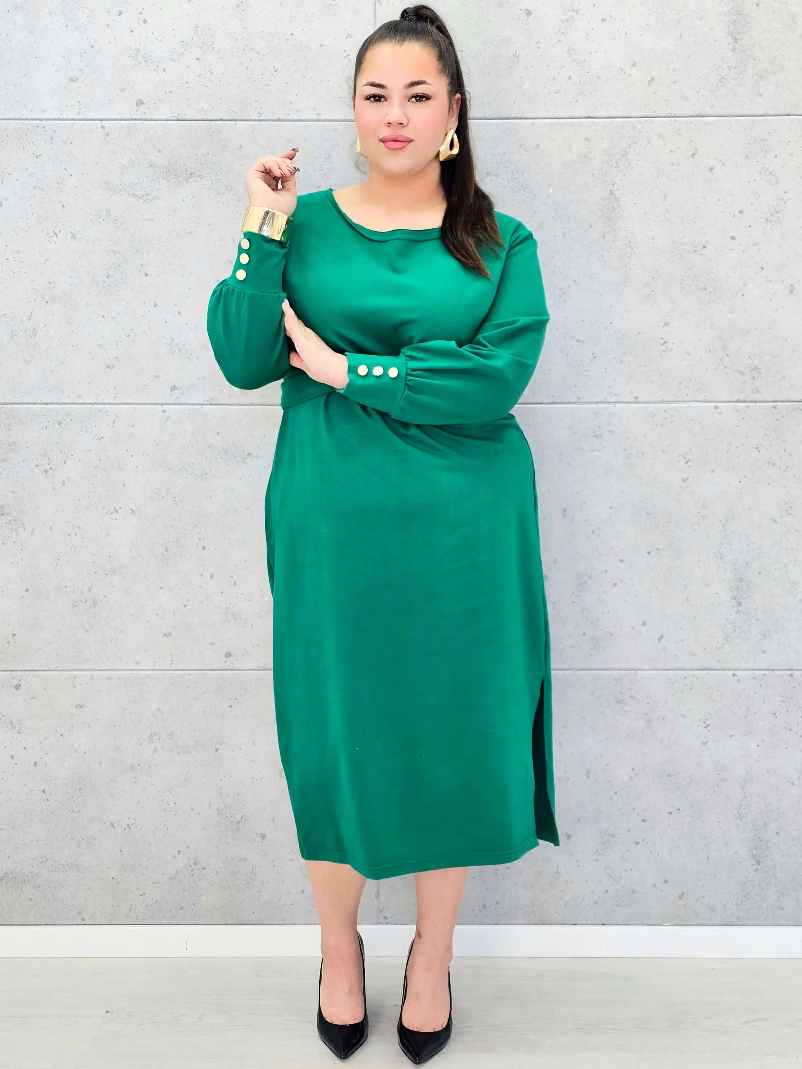 Sukienka midi z paskiem i eleganckimi rękawami – moda plus size. Stylowa XL