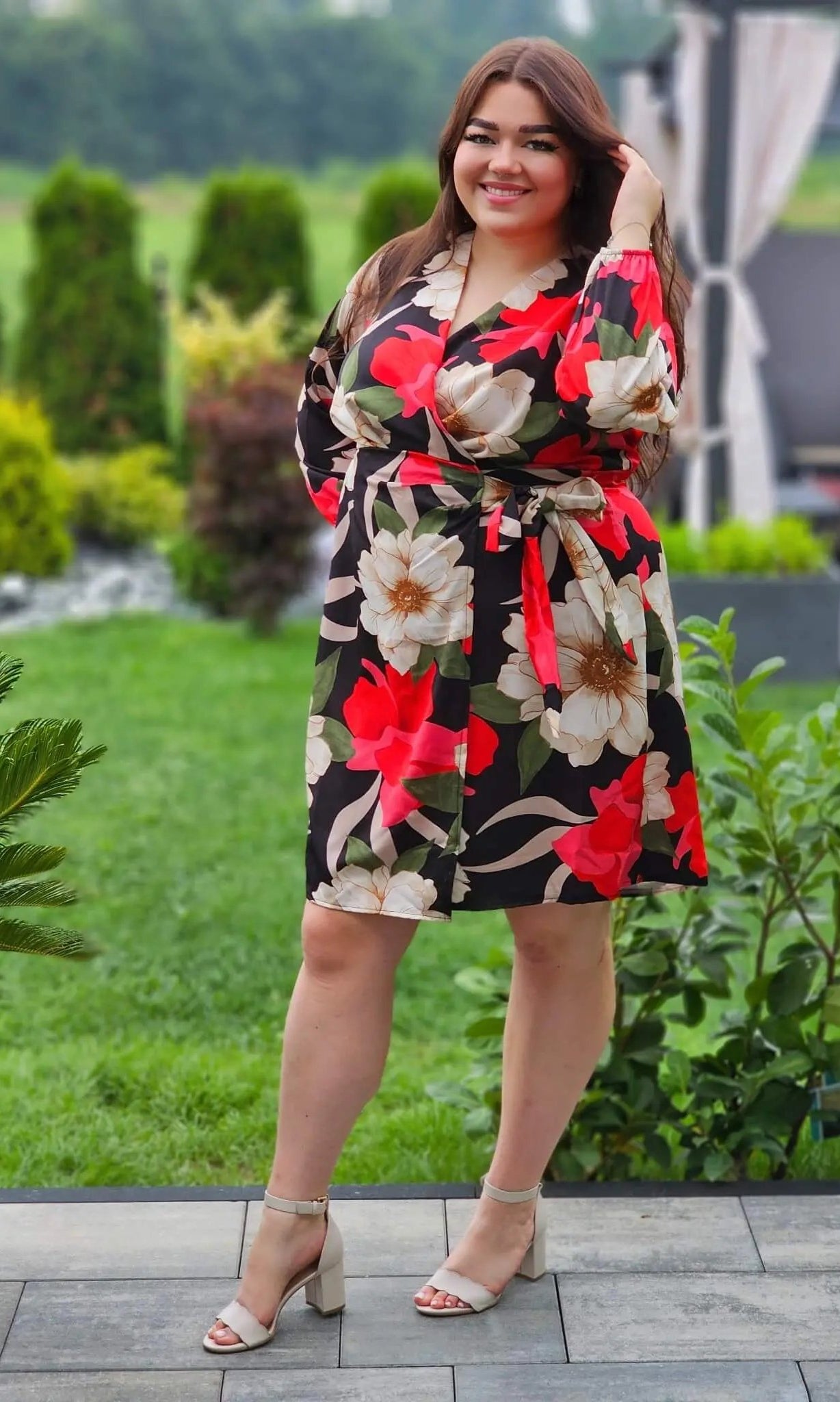 Sukienka na pewno przyciągnie uwagę Stylowa XL