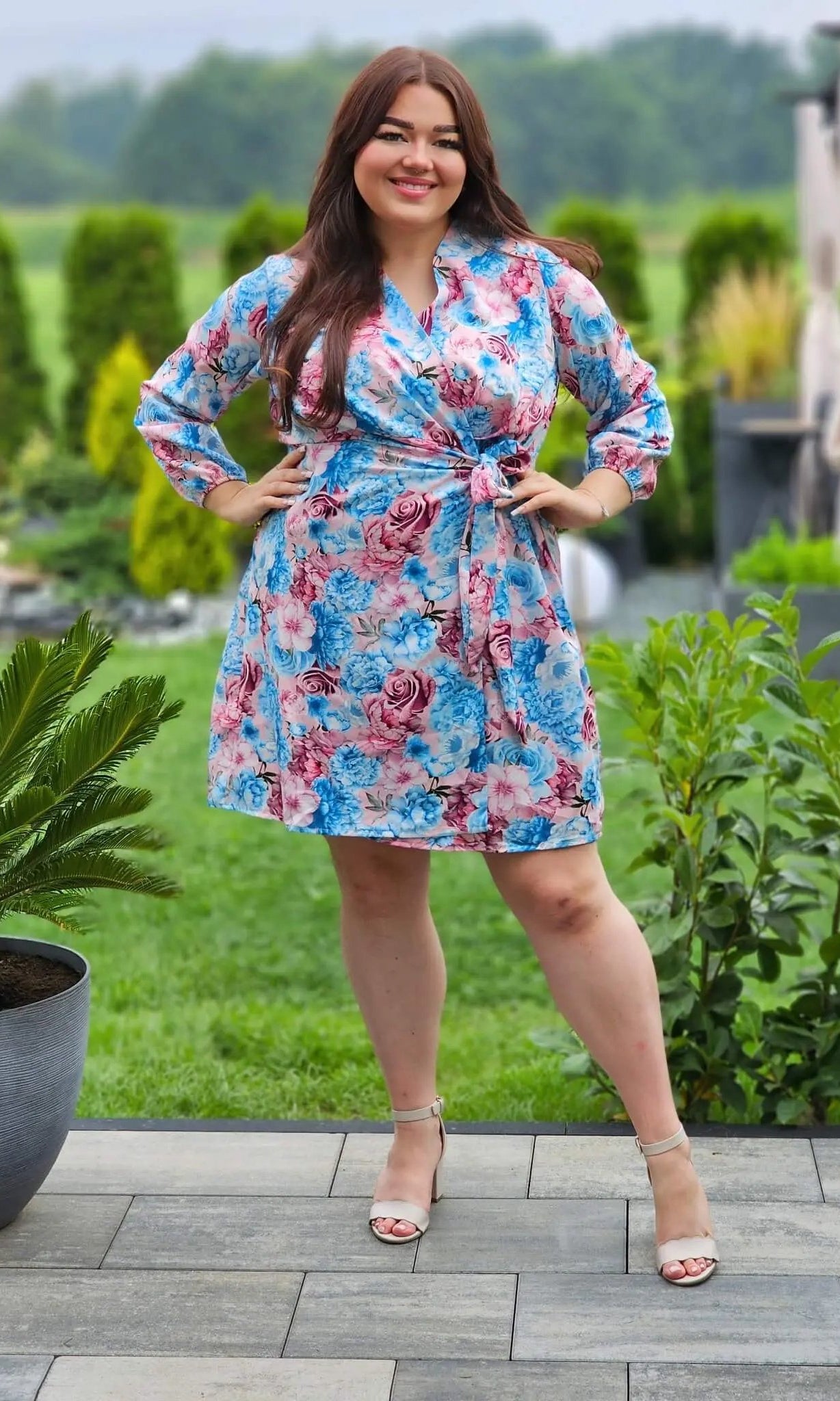 Sukienka na pewno przyciągnie uwagę Stylowa XL