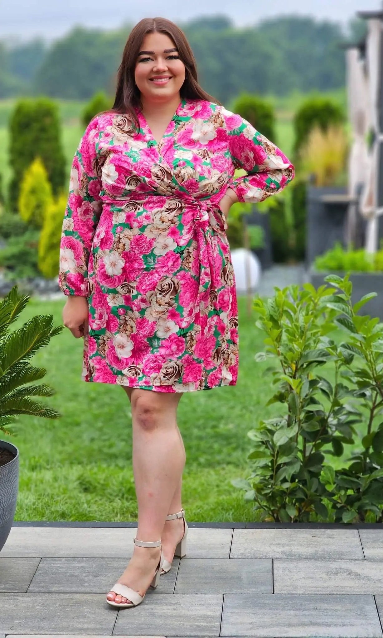 Sukienka na pewno przyciągnie uwagę Stylowa XL