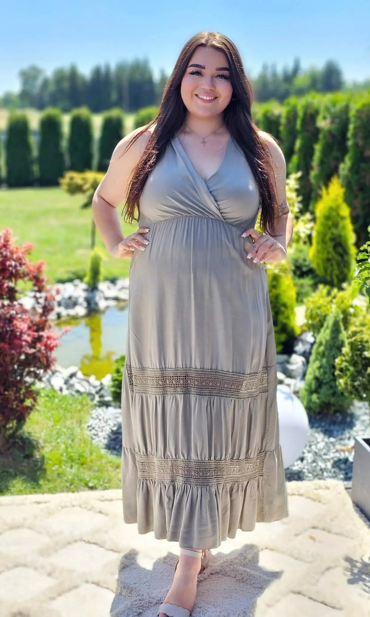 Sukienka na ramiączkach ,dołem wstawka wzoru z haftu - rożne kolory Stylowa XL