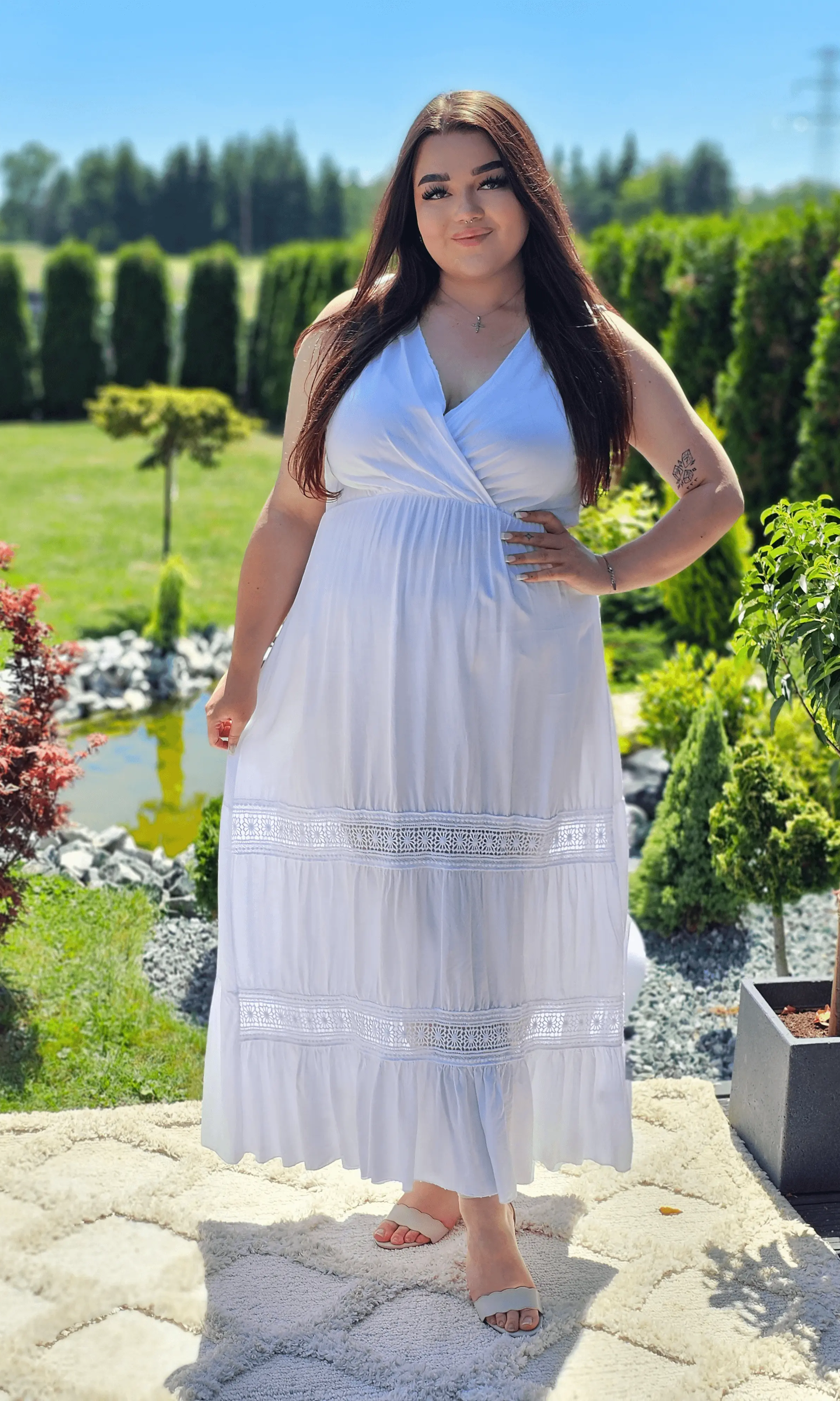 Sukienka na ramiączkach ,dołem wstawka wzoru z haftu - rożne kolory Stylowa XL