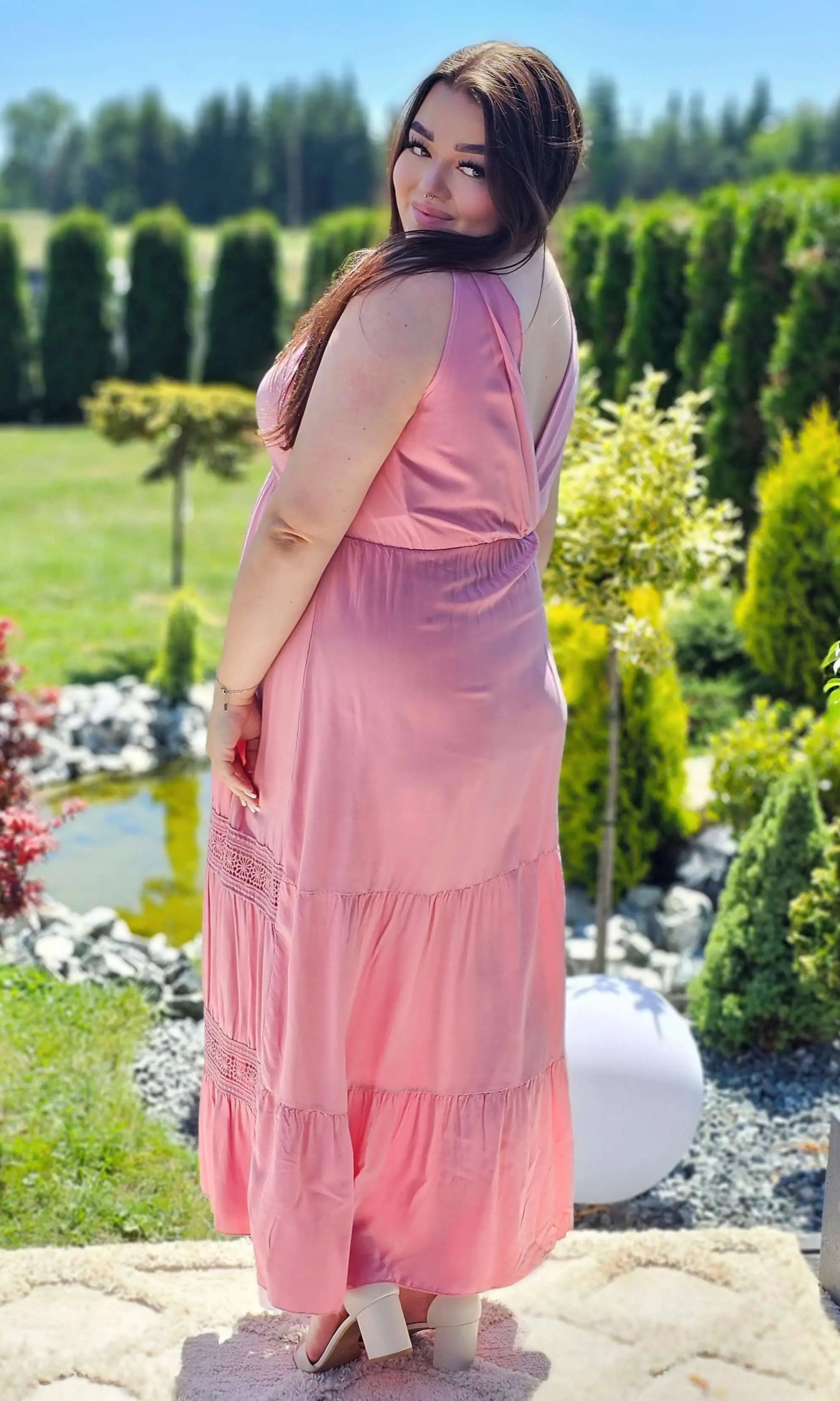 Sukienka na ramiączkach ,dołem wstawka wzoru z haftu - rożne kolory Stylowa XL