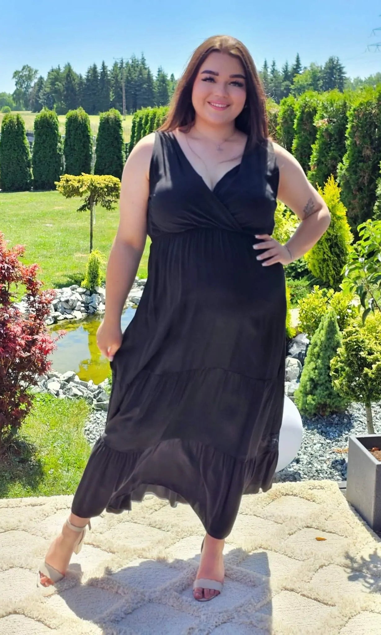 Sukienka na ramiączkach ,dołem wstawka wzoru z haftu - rożne kolory Stylowa XL