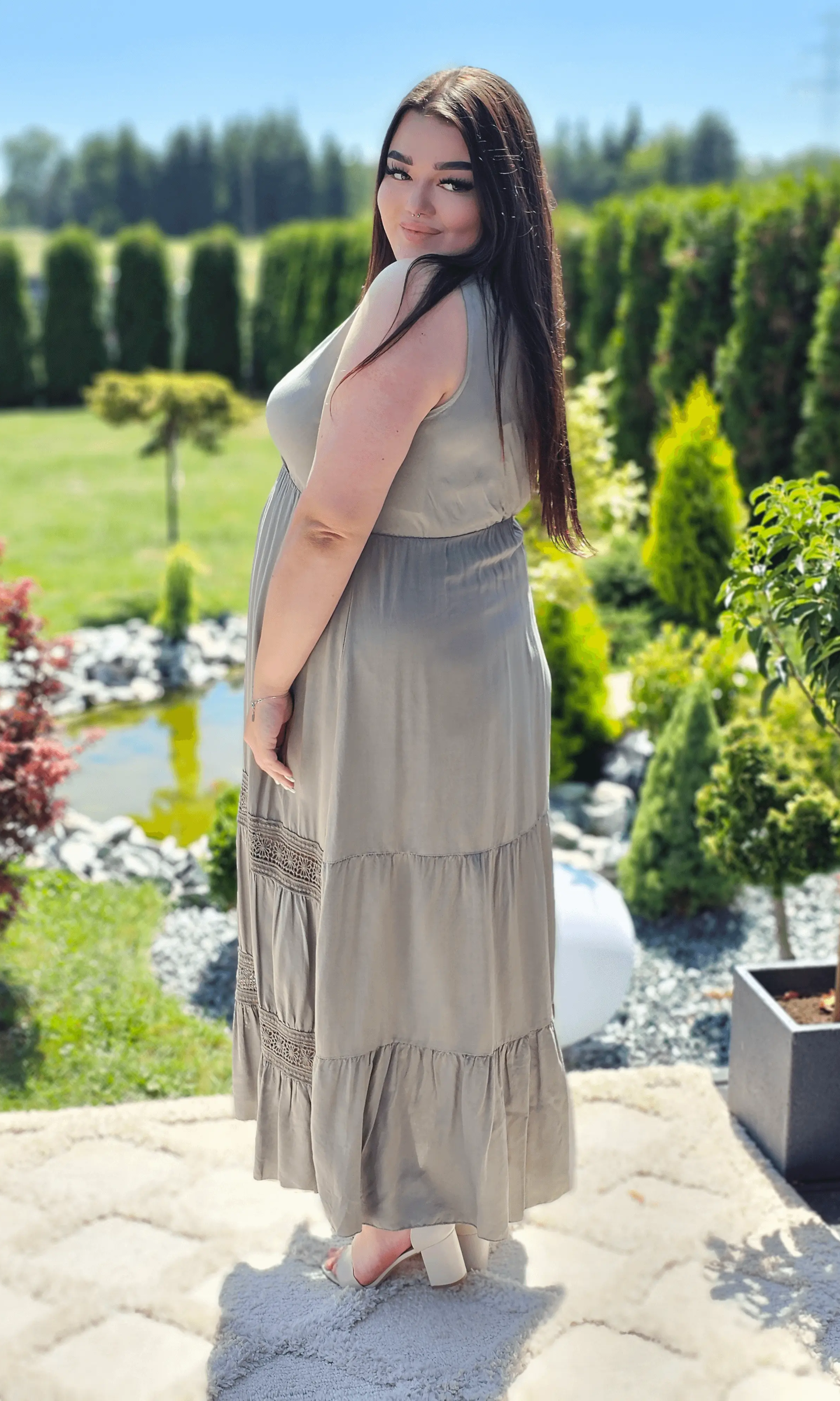 Sukienka na ramiączkach ,dołem wstawka wzoru z haftu - rożne kolory Stylowa XL