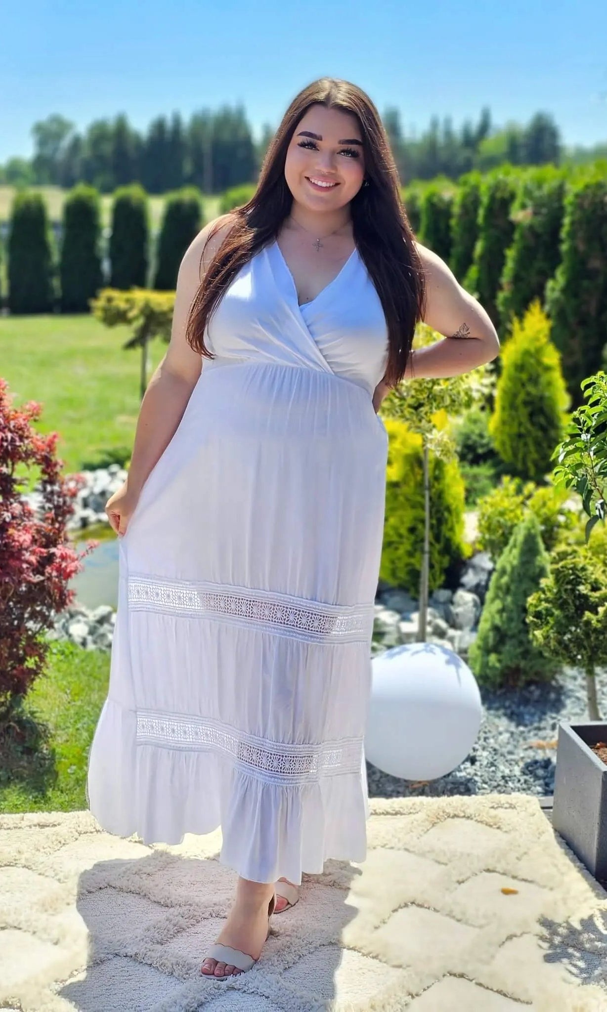 Sukienka na ramiączkach ,dołem wstawka wzoru z haftu - rożne kolory Stylowa XL