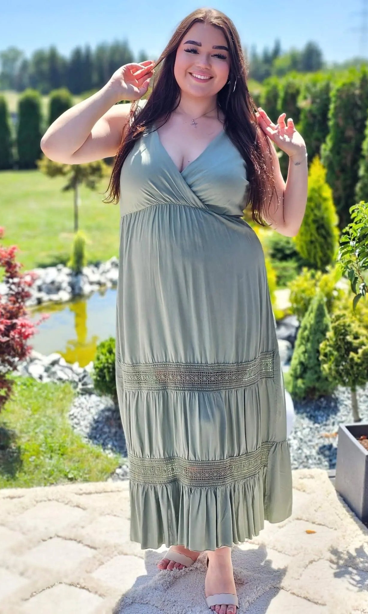 Sukienka na ramiączkach ,dołem wstawka wzoru z haftu - rożne kolory Stylowa XL