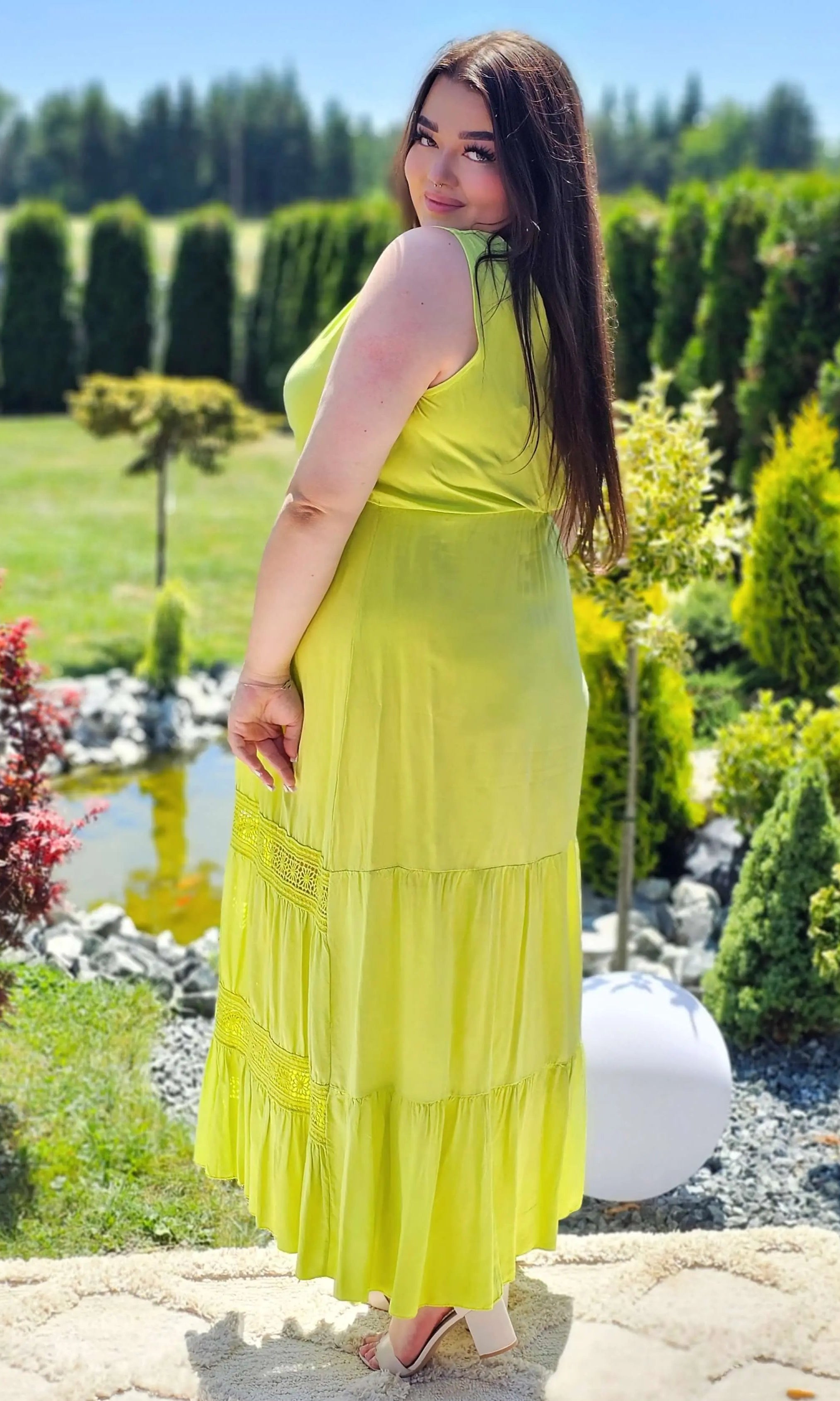 Sukienka na ramiączkach ,dołem wstawka wzoru z haftu - rożne kolory Stylowa XL