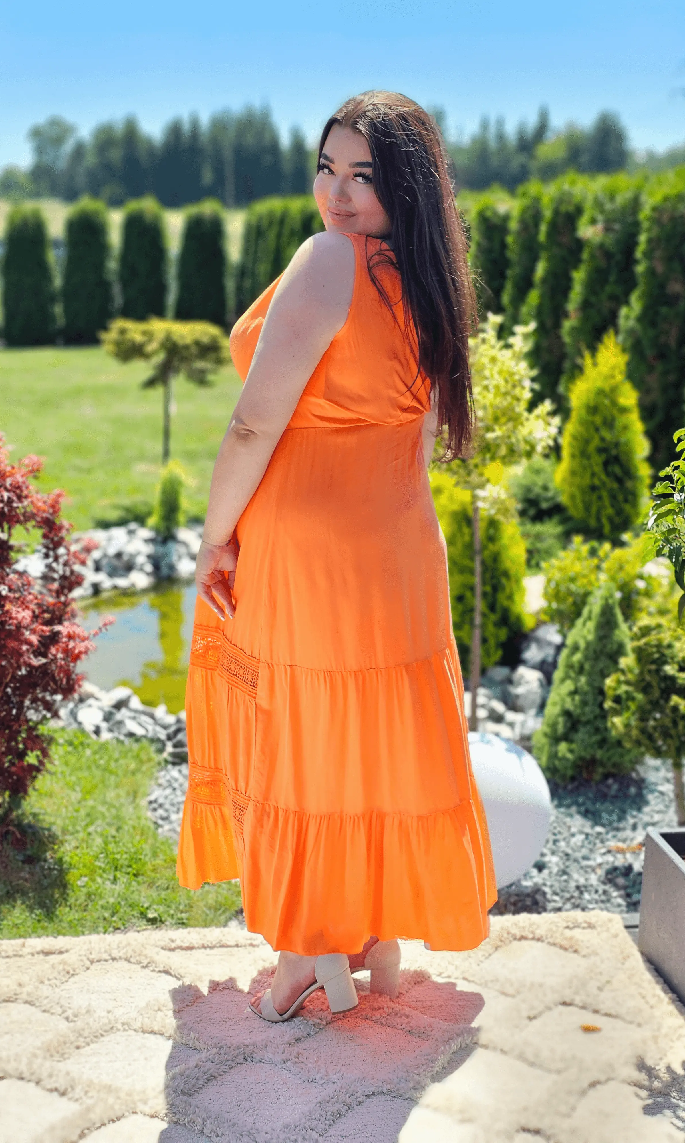 Sukienka na ramiączkach ,dołem wstawka wzoru z haftu - rożne kolory Stylowa XL