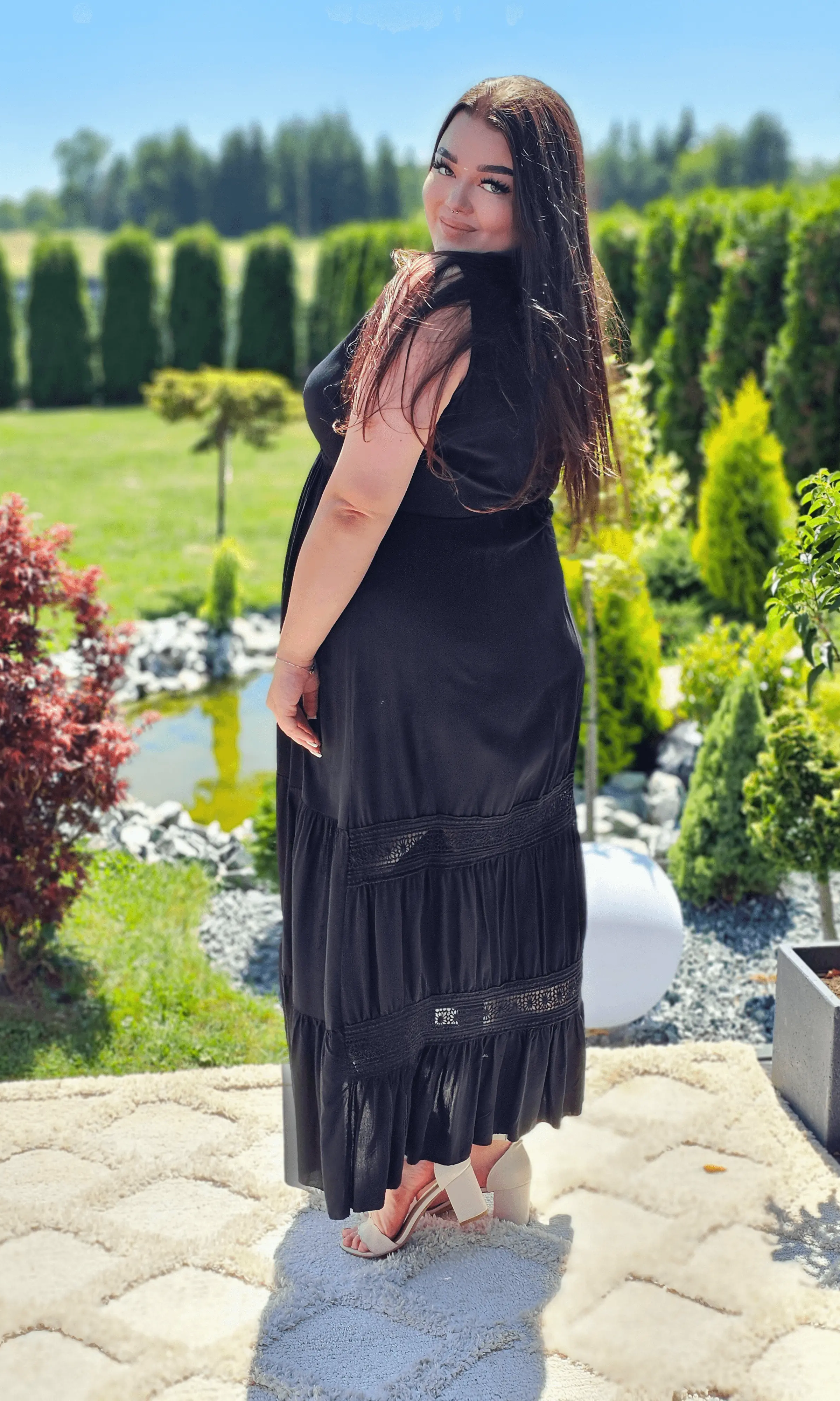 Sukienka na ramiączkach ,dołem wstawka wzoru z haftu - rożne kolory Stylowa XL