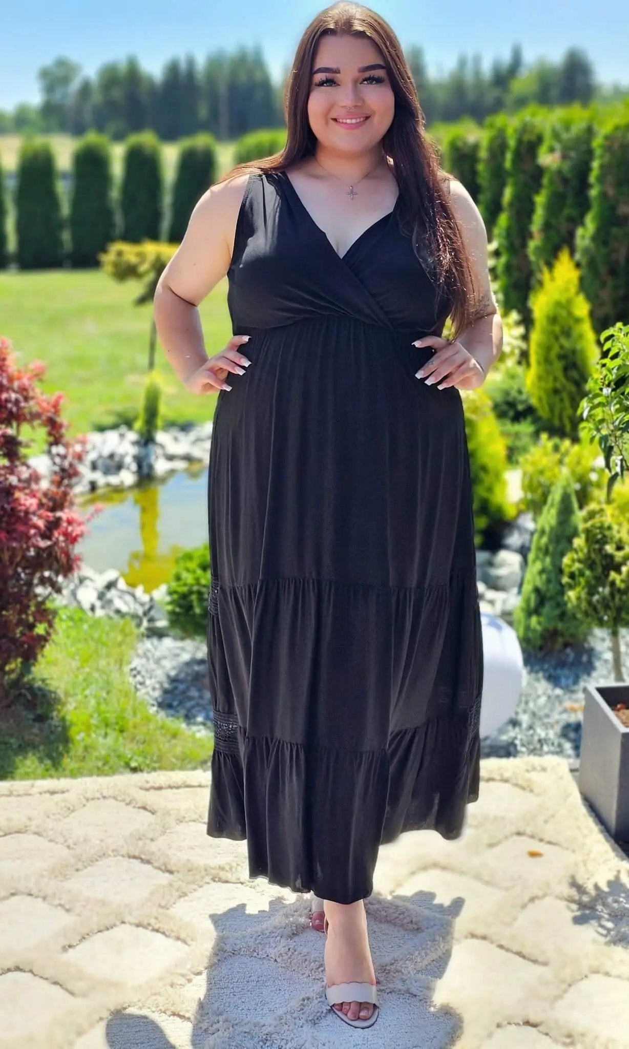 Sukienka na ramiączkach ,dołem wstawka wzoru z haftu - rożne kolory Stylowa XL