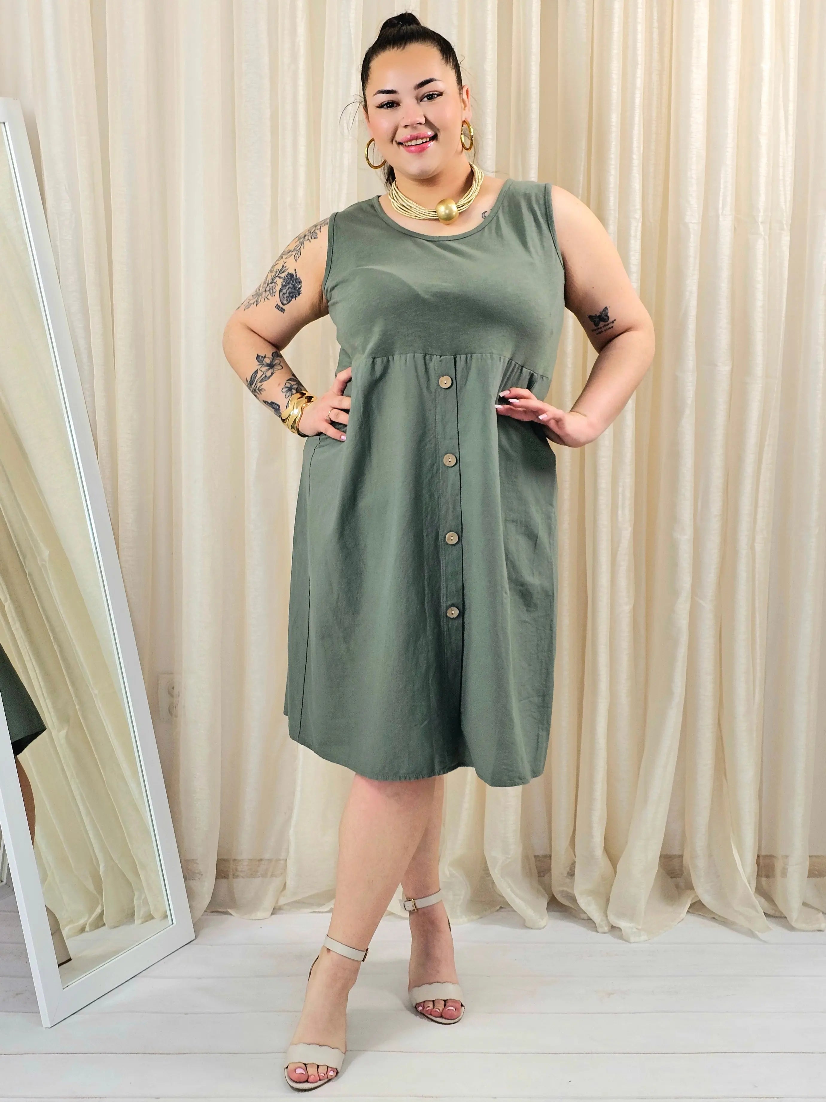 Sukienka odcinana pod biustem dołem ozdobne guziczki w kilku kolorach Stylowa XL