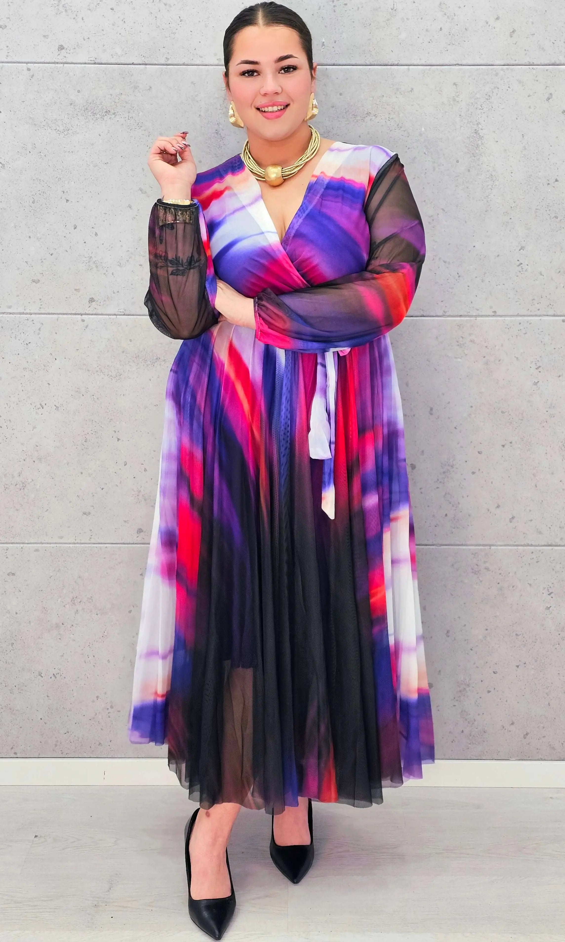 Sukienka plisowana z kopertowym dekoltem – eksplozja barw i kobiecości Stylowa XL