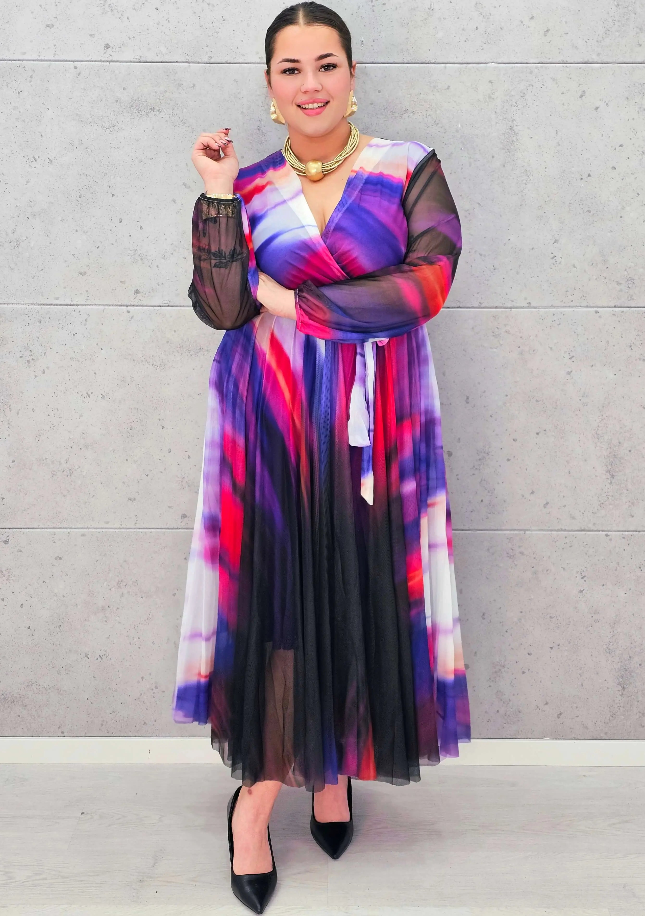 Sukienka plisowana z kopertowym dekoltem – eksplozja barw i kobiecości Stylowa XL