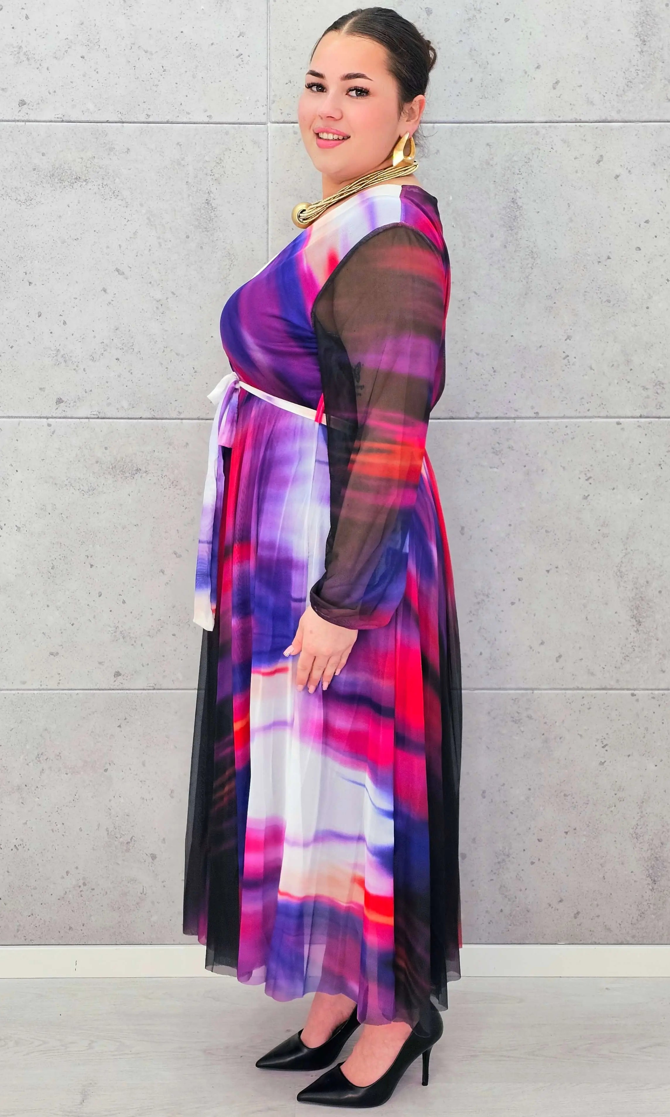 Sukienka plisowana z kopertowym dekoltem – eksplozja barw i kobiecości Stylowa XL