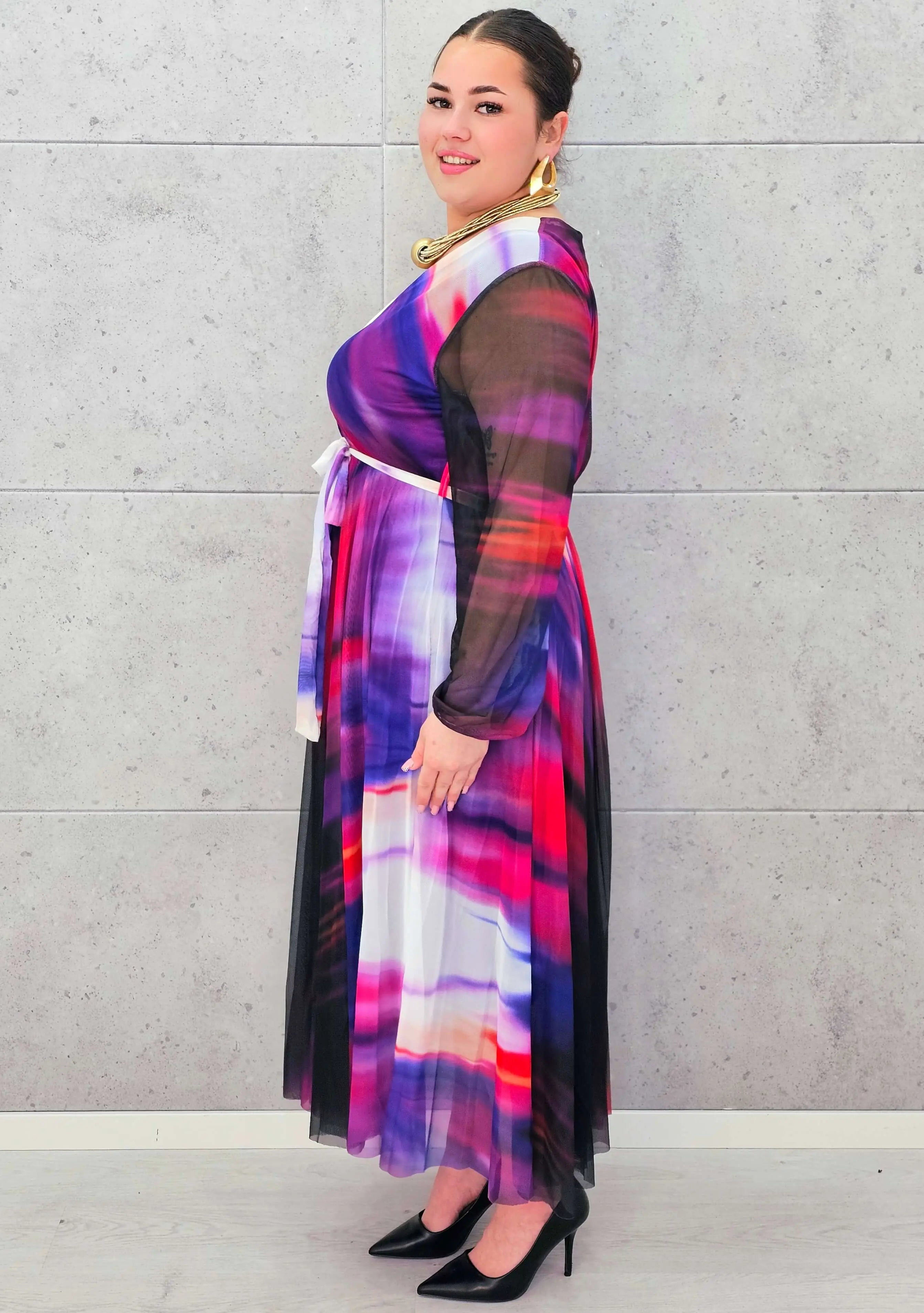 Sukienka plisowana z kopertowym dekoltem – eksplozja barw i kobiecości Stylowa XL