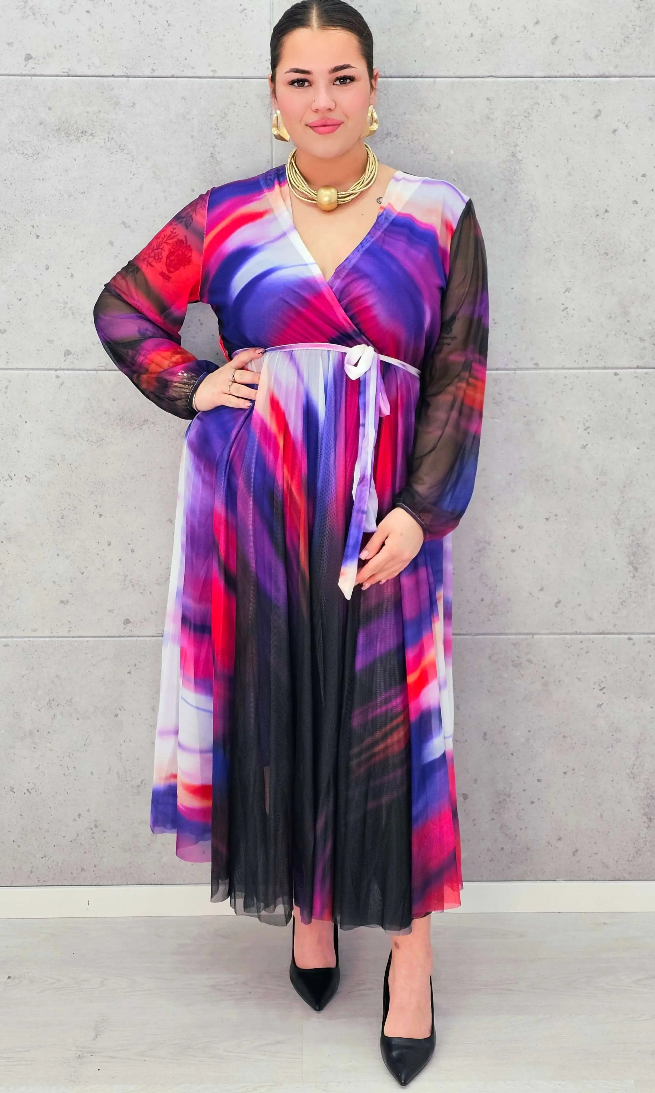 Sukienka plisowana z kopertowym dekoltem – eksplozja barw i kobiecości Stylowa XL