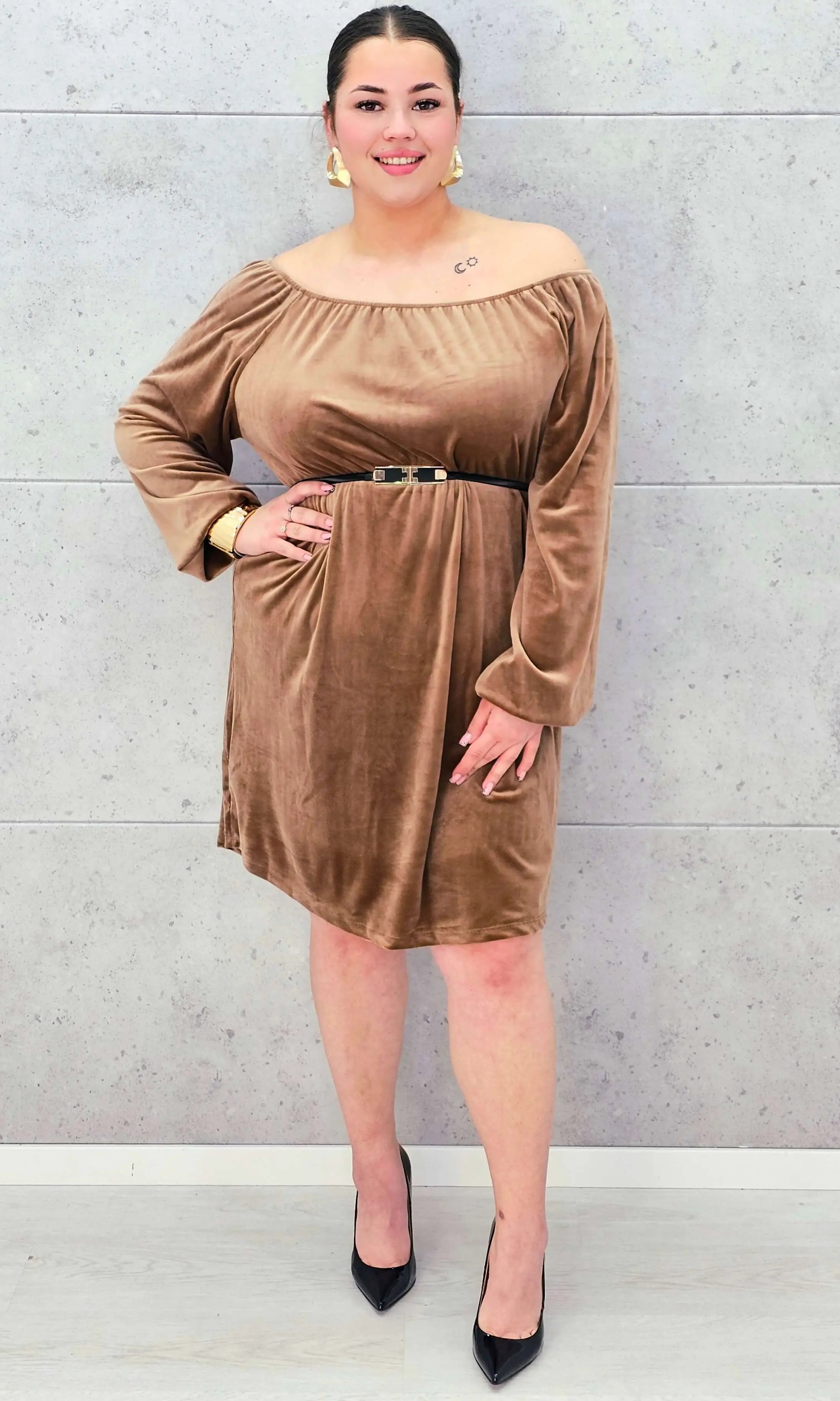 Sukienka plus size StylowaXL – karmelowa hiszpanka z weluru Stylowa XL