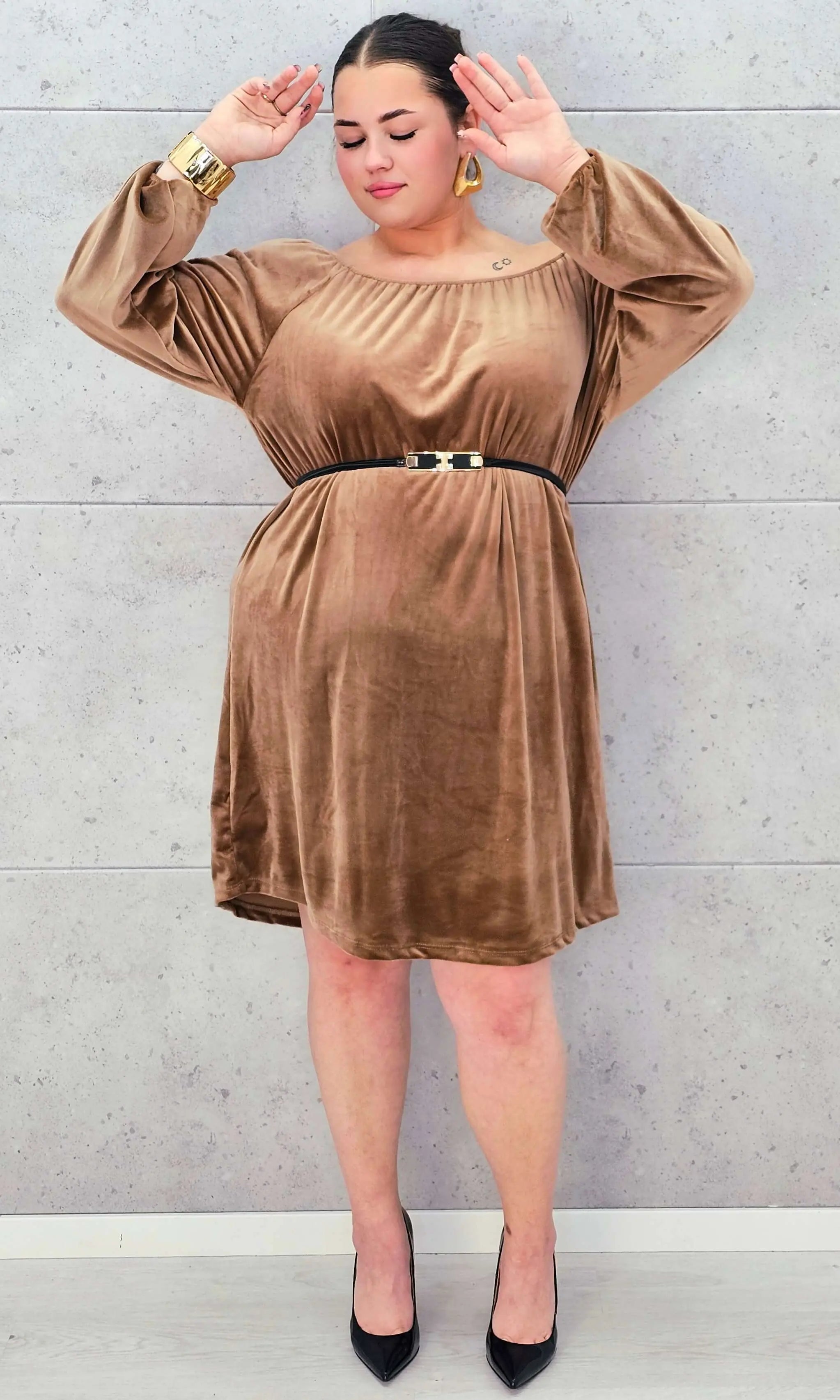 Sukienka plus size StylowaXL – karmelowa hiszpanka z weluru Stylowa XL