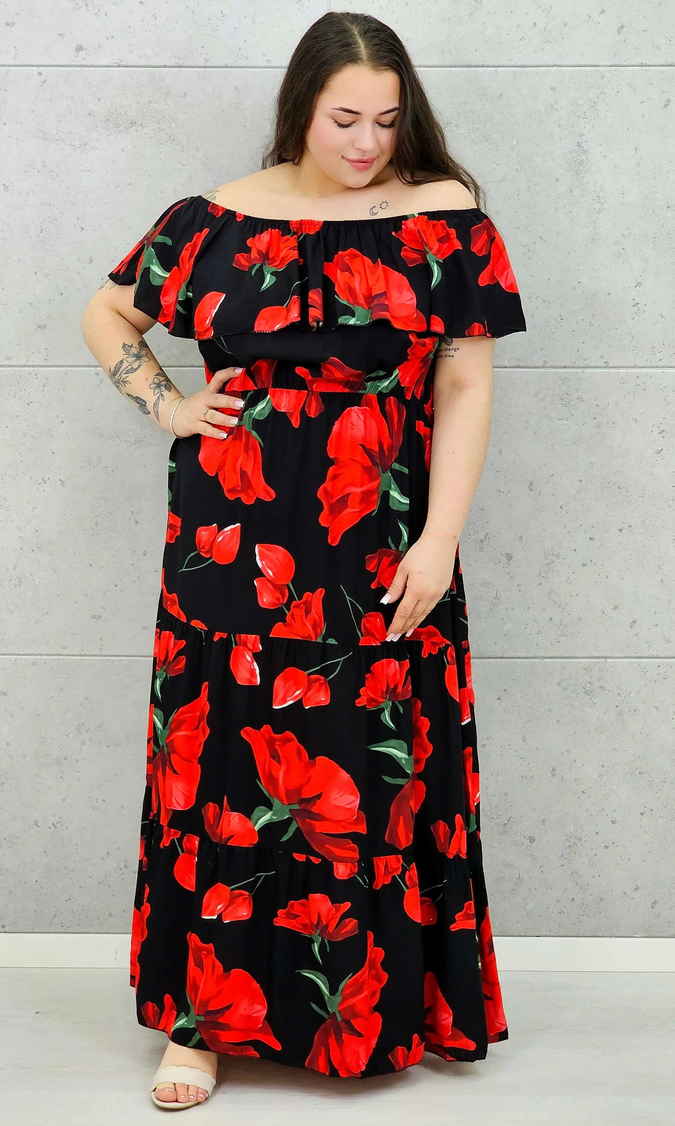 Sukienka plus size StylowaXL – kobiecy styl i lekkość w czerwone maki XXL Stylowa XL